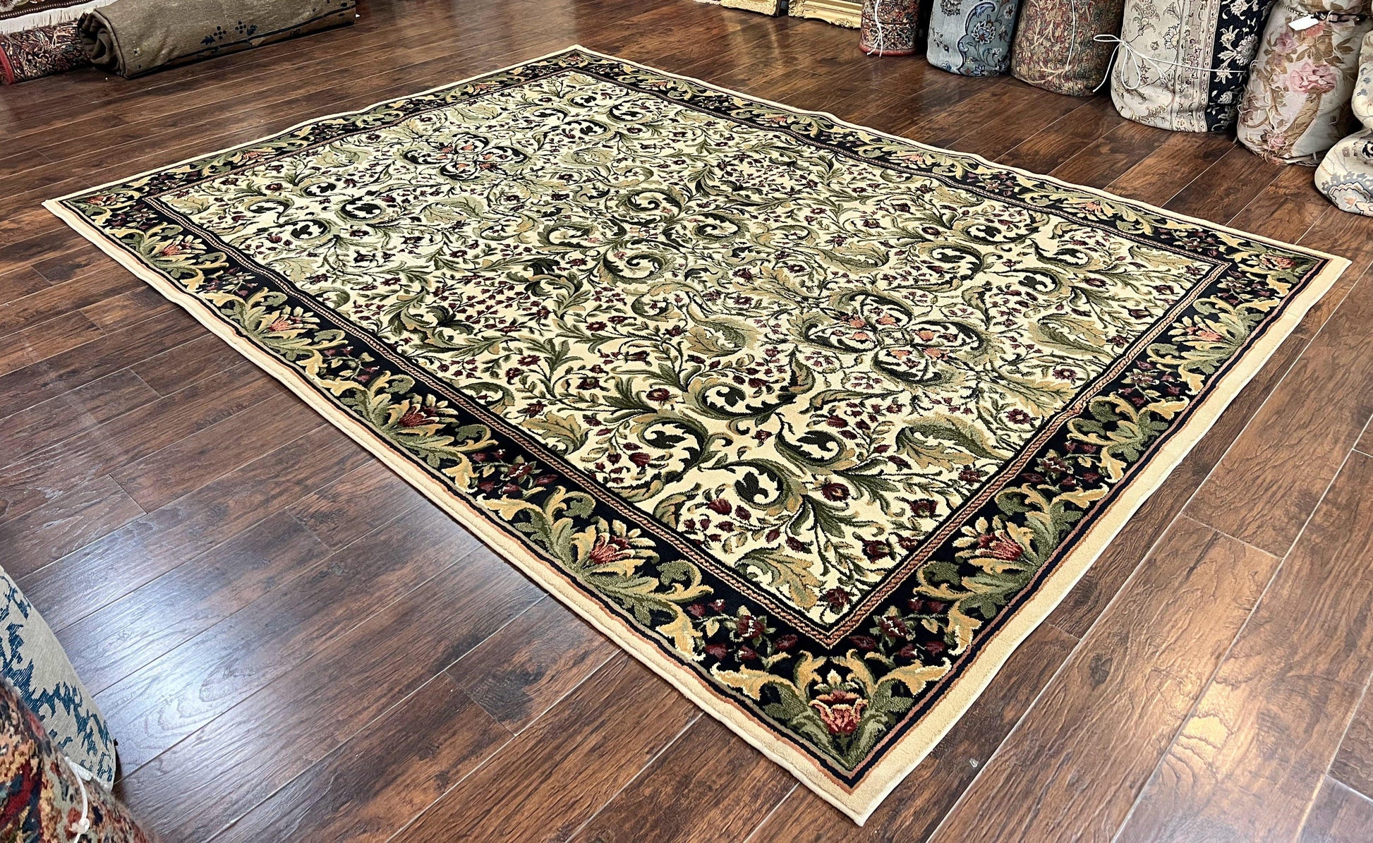 Oriental Rug 8x11, Floral Pattern, Ivory and Black - Nuvé