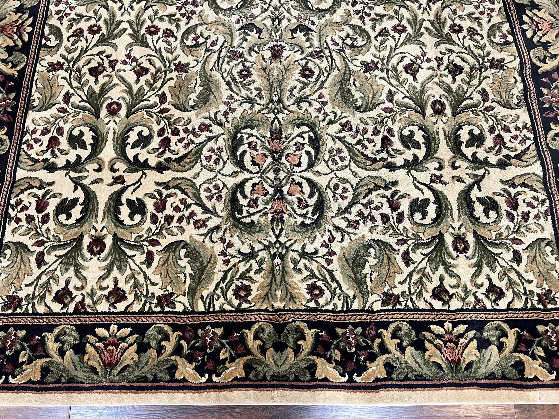 Oriental Rug 8x11, Floral Pattern, Ivory and Black - Nuvé