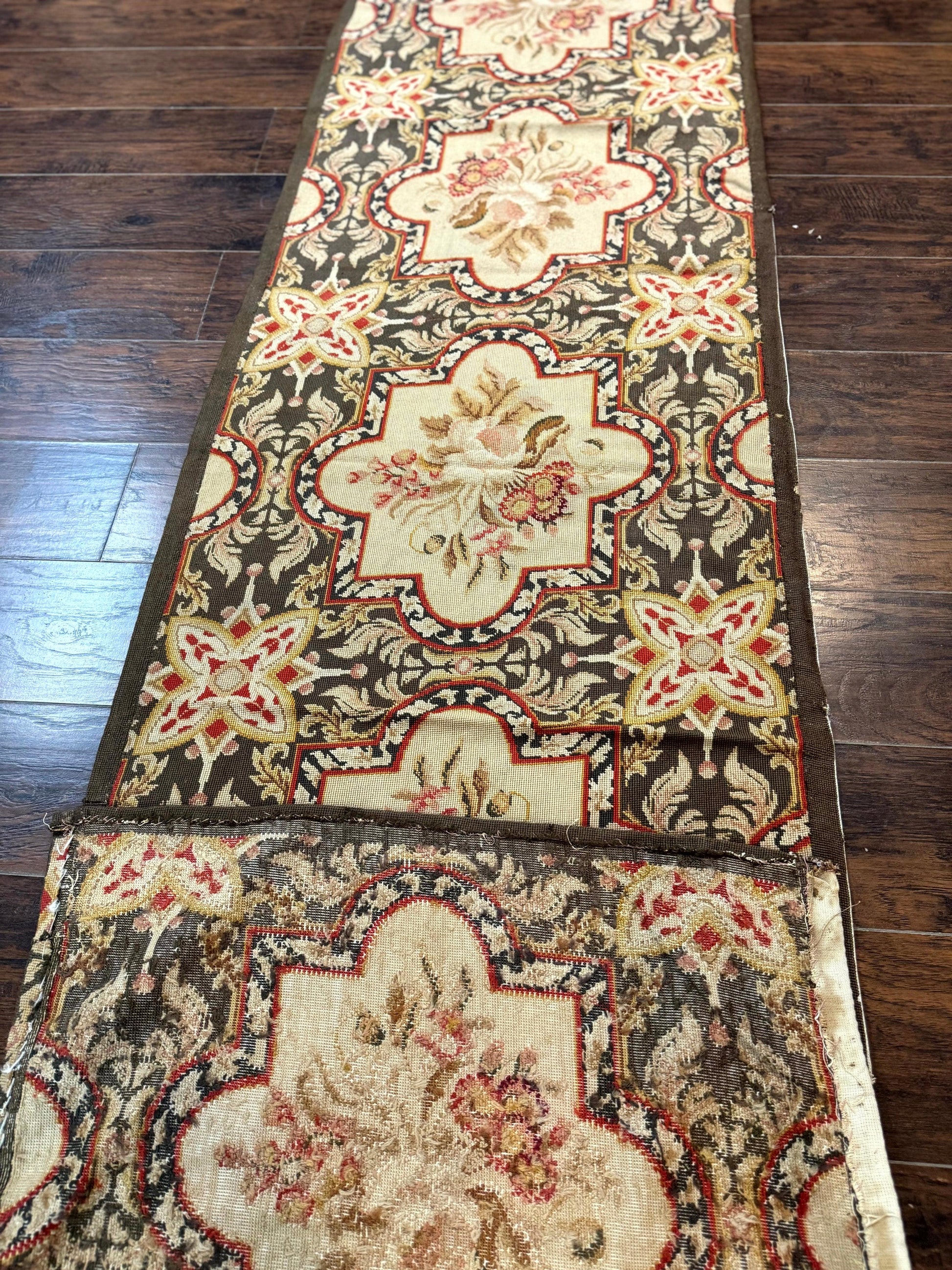 Needlepoint Runner Rug 2.7 x 9.7, European French Design, Wool, Handmade, Vintage - Nuvé