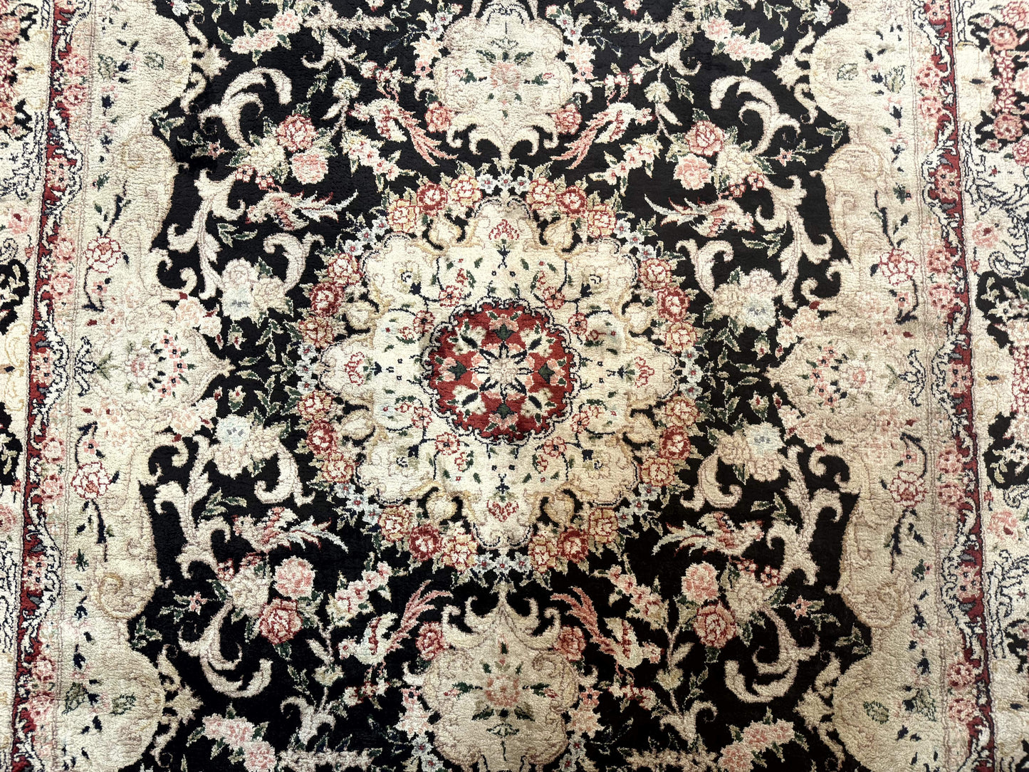 Indian Kashmiri Silk Rug, Floral Medallion, Vintage Hand Knotted Carpet - Nuvé