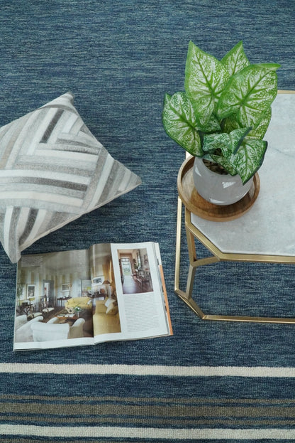 5x8 and 8x10 Hand Made Woolen Modern Solid Blue Area Rug | NAU004 - Nuvé