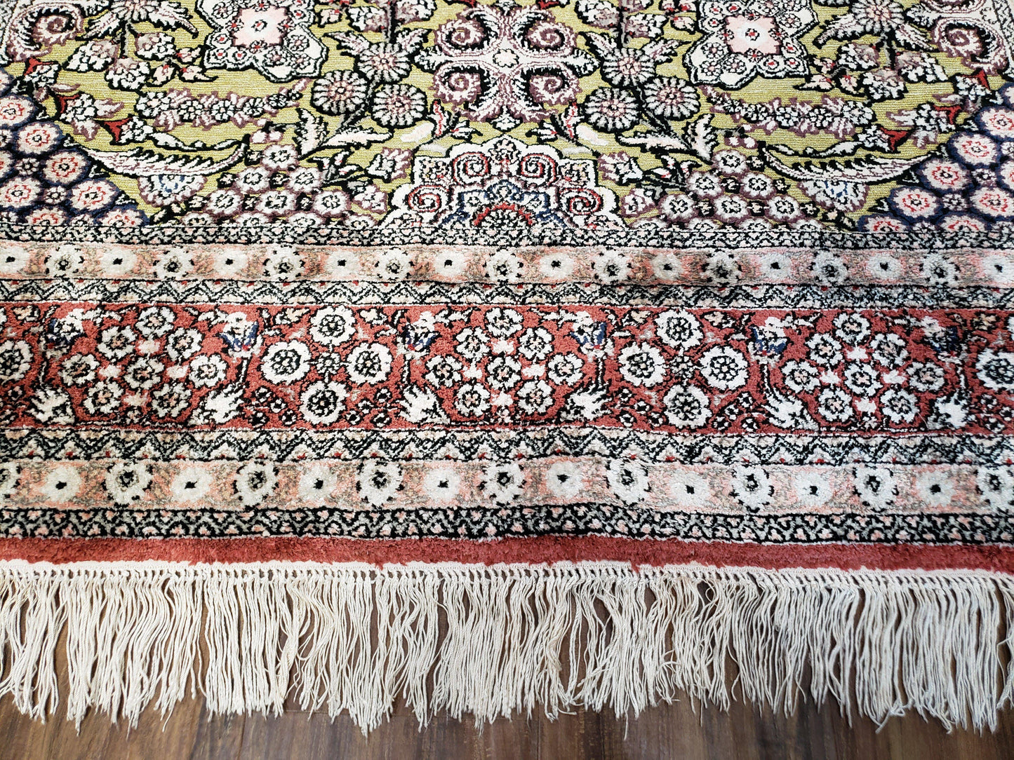 5x8 Indian Kashmiri Silk Rug with Gold Threads - Nuvé