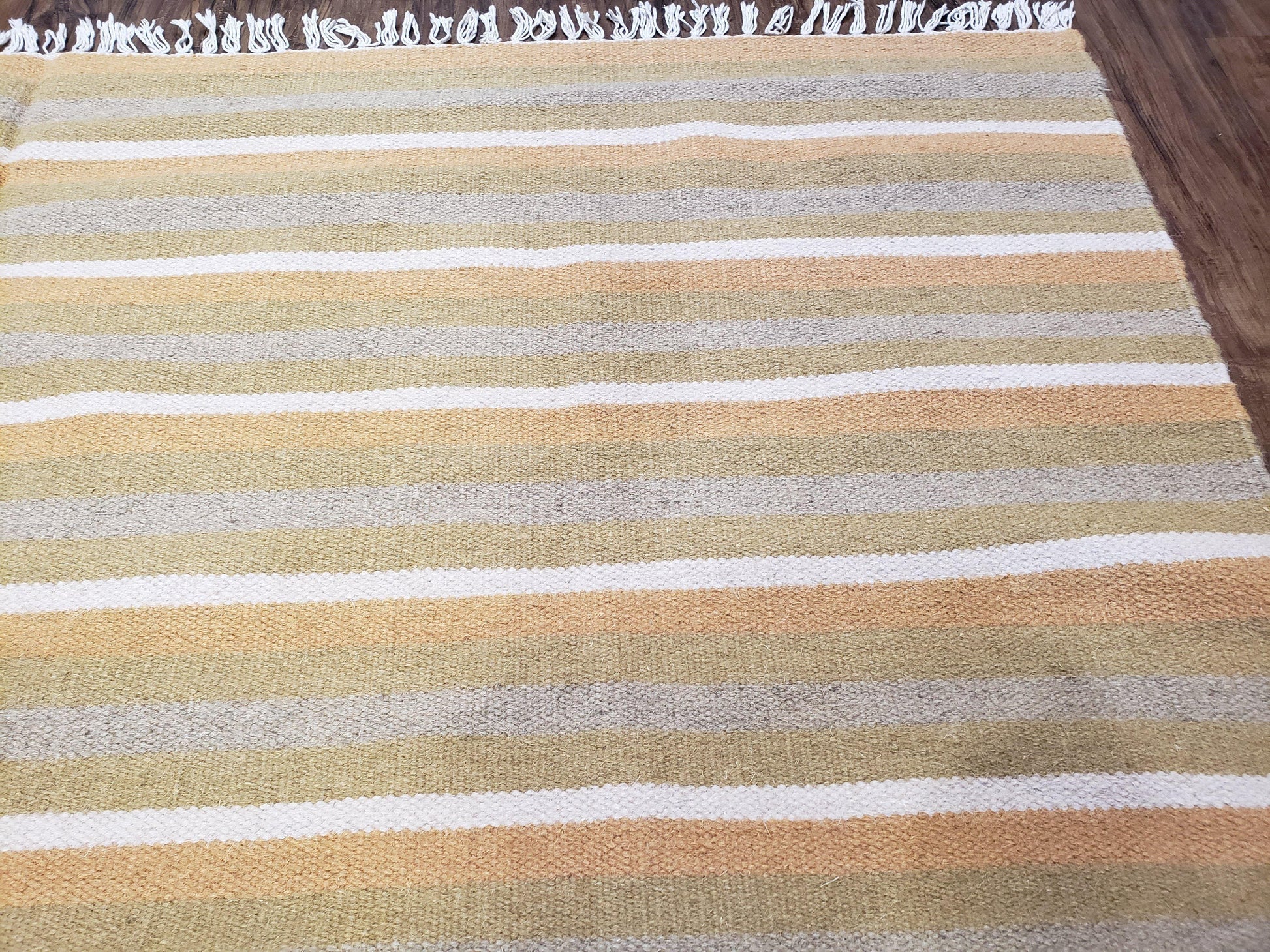 New Indian Kilim Area Rug, 6x8 - 7x8 South American Style Blanket, Striped Indian Wool Hand-Woven Flat Weave 6x9 Bedroom Rug, Ivory Ochre - Nuvé