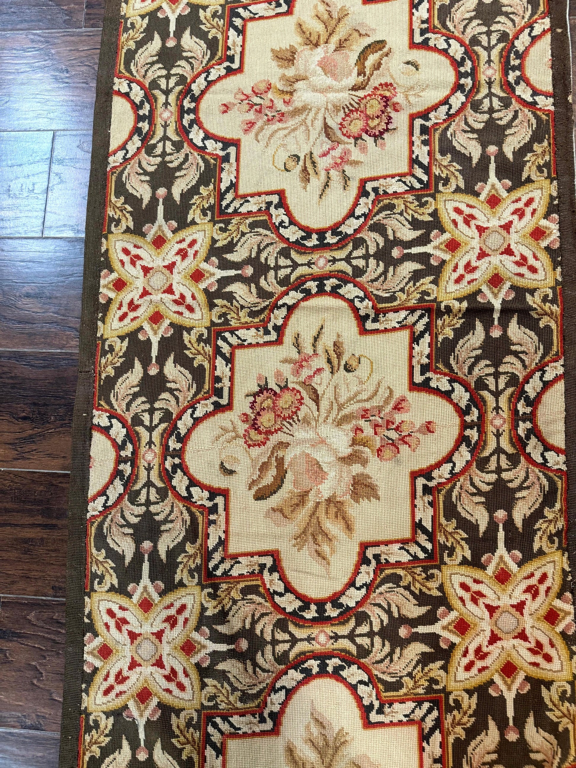 Needlepoint Runner Rug 2.7 x 9.7, European French Design, Wool, Handmade, Vintage - Nuvé