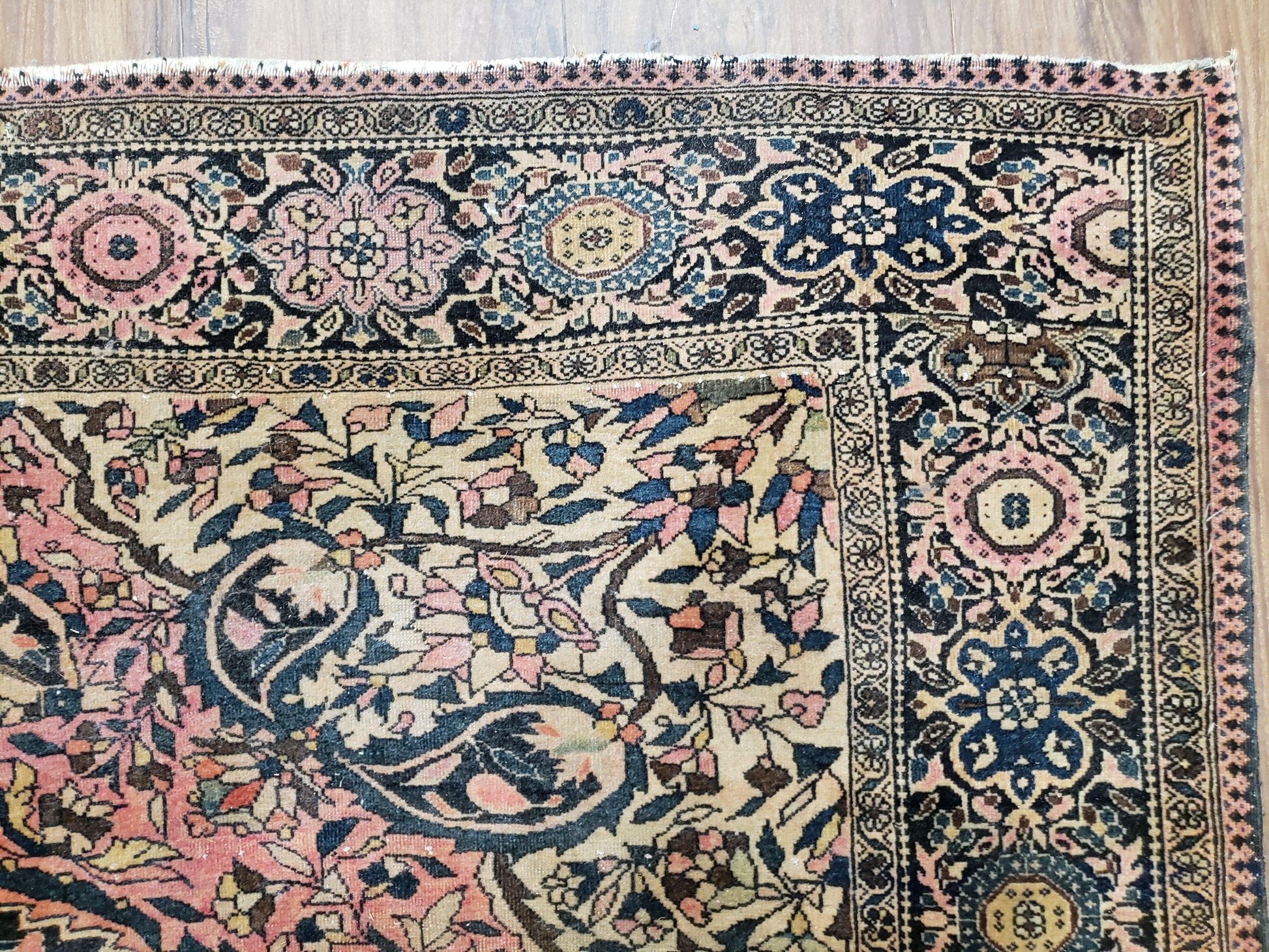 Antique Persian Farahan Rug, 4'1" x 6' 5" - Nuvé