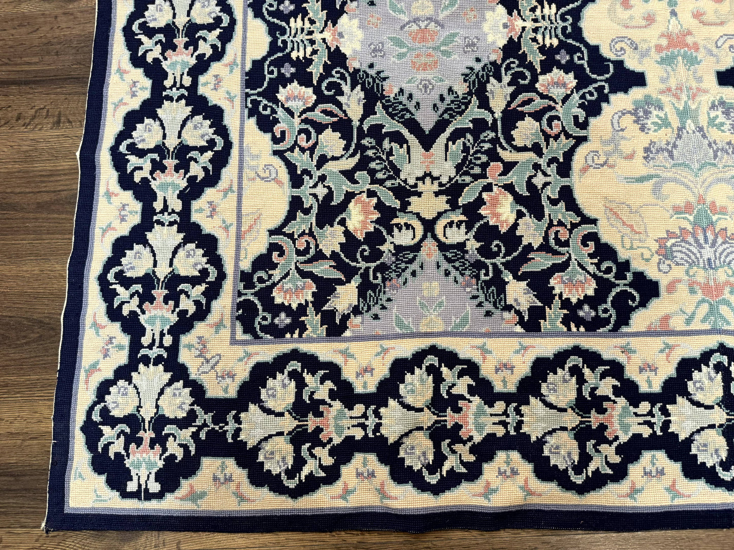 Needlepoint Rug 6x9, Ivory and Navy Blue - Nuvé