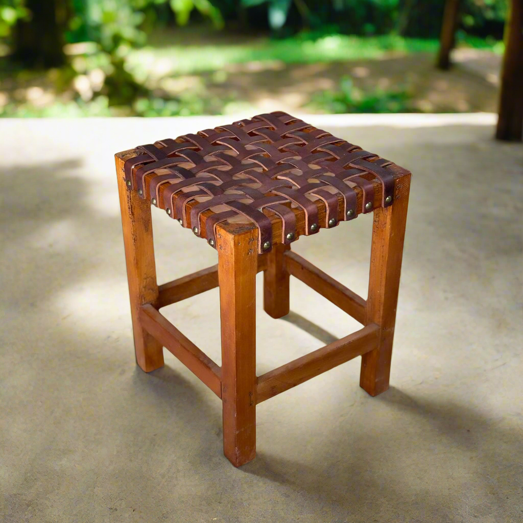 Escabel | Leather Woven Stool - Nuvé