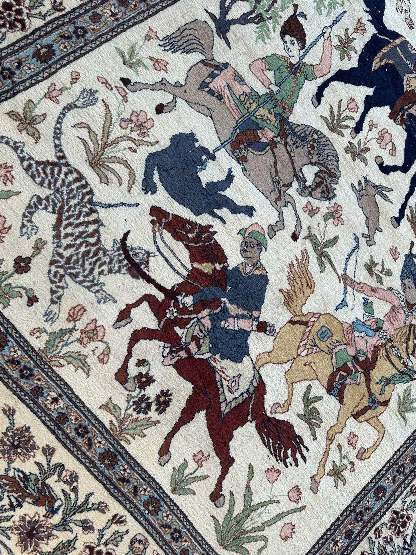 Hand-Knotted Lahore Hunting Scene Wool Rug – 8’ x 11’3” – Vintage 1950s Persian-Style Masterpiece - Nuvé