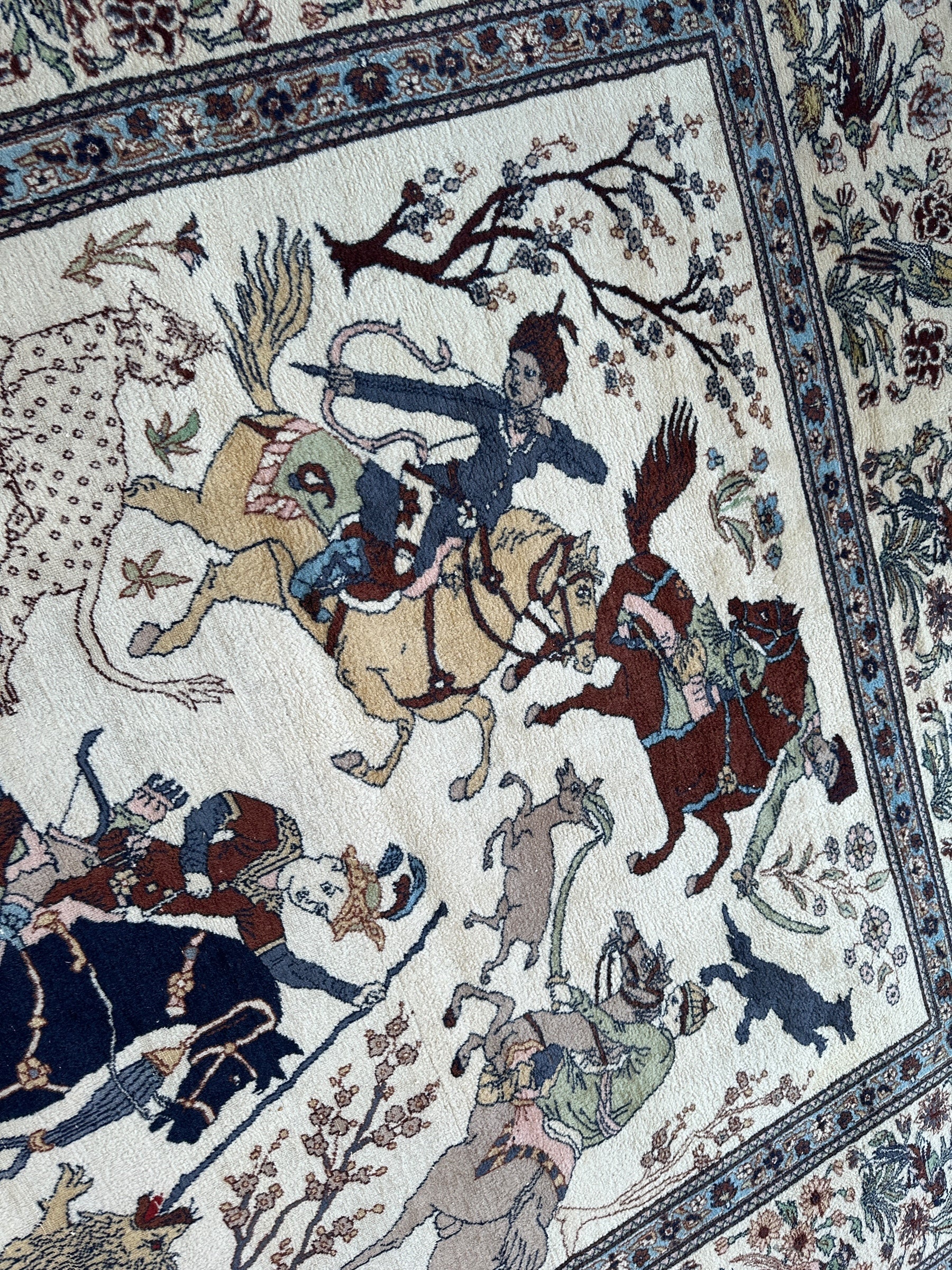 Hand-Knotted Lahore Hunting Scene Wool Rug – 8’ x 11’3” – Vintage 1950s Persian-Style Masterpiece - Nuvé