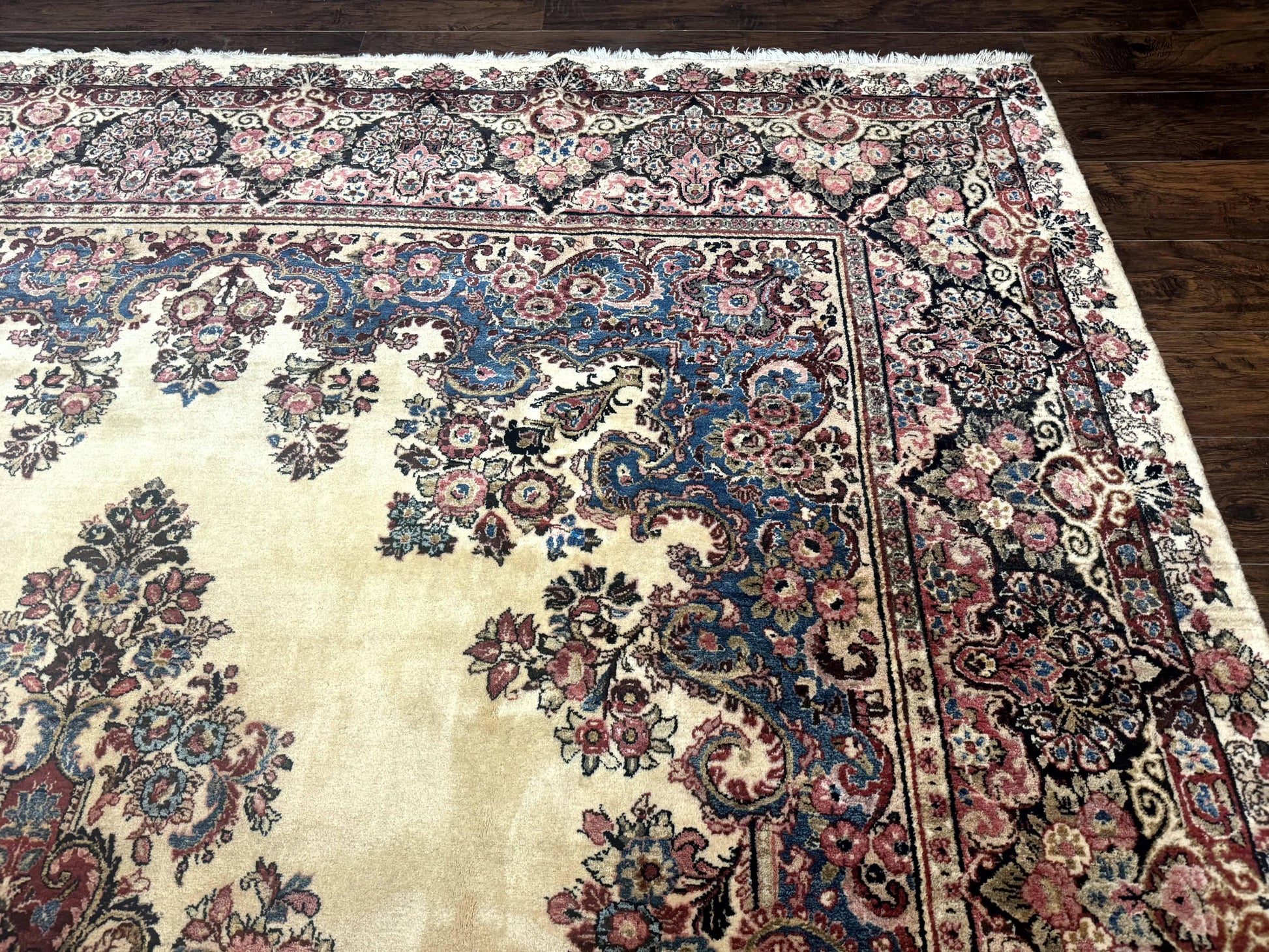 Persian Sarouk Rug 9x12, Ivory & Blue, Semi Open Field - Nuvé