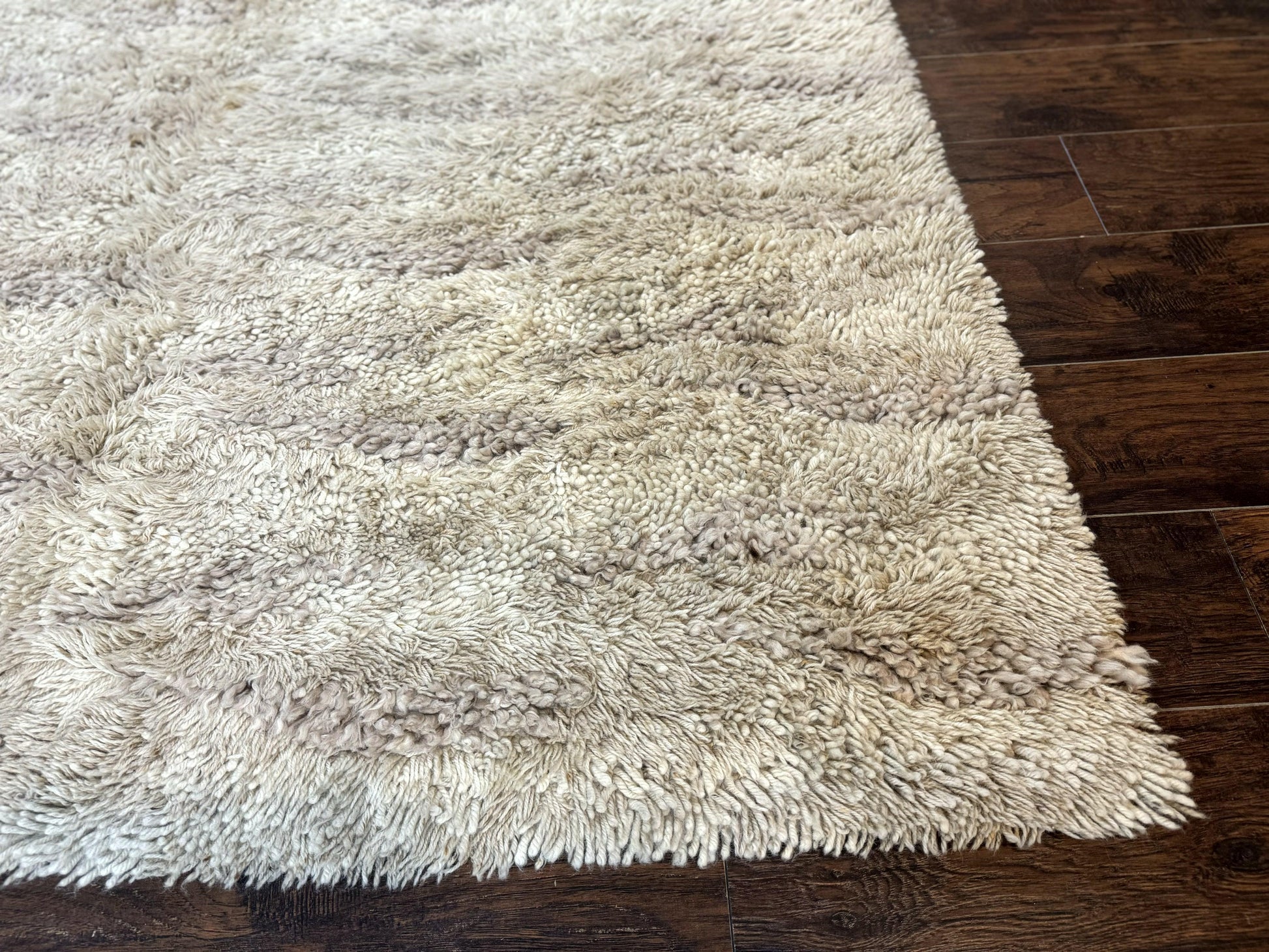 European Rya Shag Rug 6.6 x 9.7, Beige, Fluffy Vintage Area Rug - Nuvé