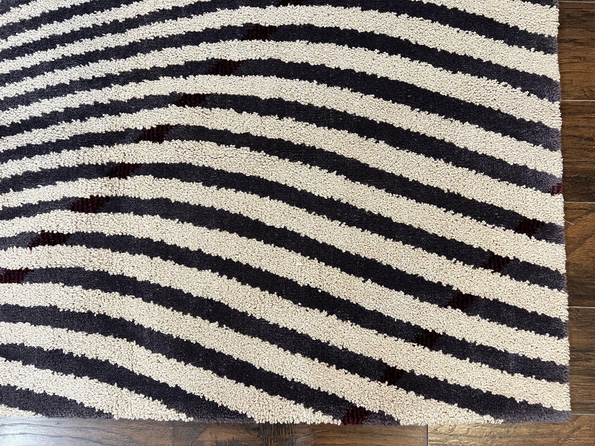 Vintage Zebra Stripes Shag Rug 5.7 x 7.4, Black and White, Retro, Wool - Nuvé