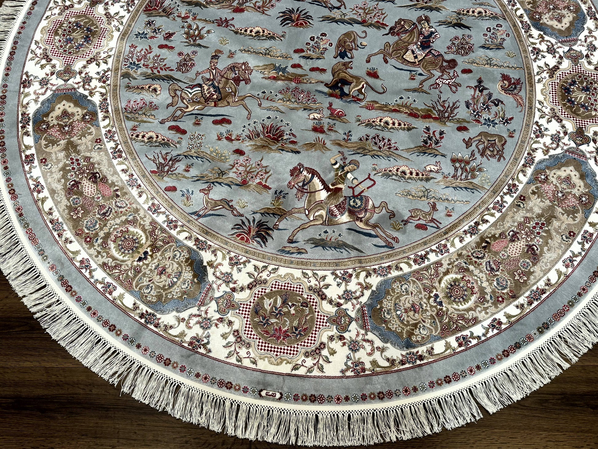 Round Silk Rug 6x6, Hunting Design, Bamboo Silk, Animal Pictorials - Nuvé