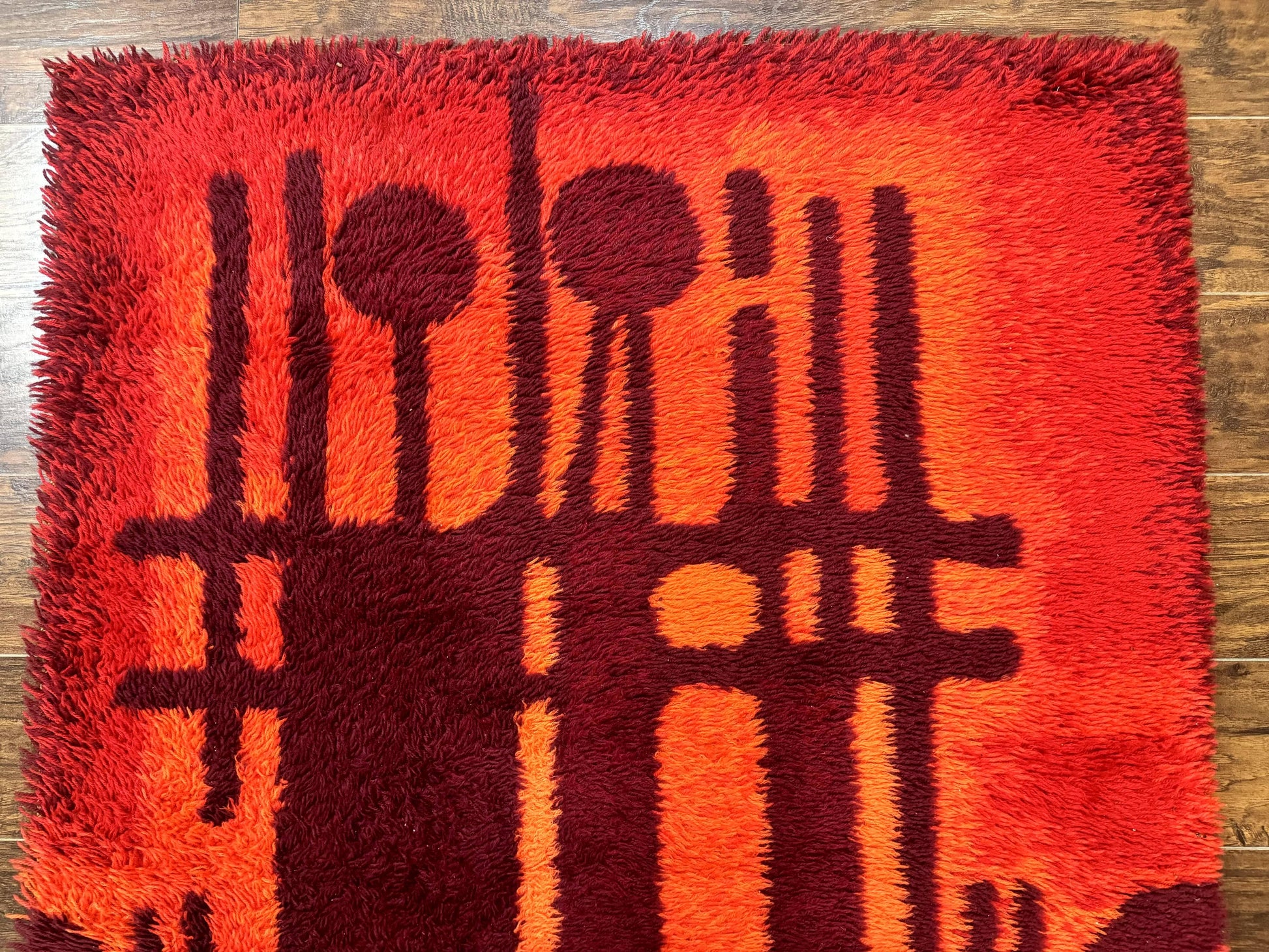 Danish Rya Shag Rug 4x6, Red Vintage Mid Century Retro Abstract Shag Rug - Nuvé