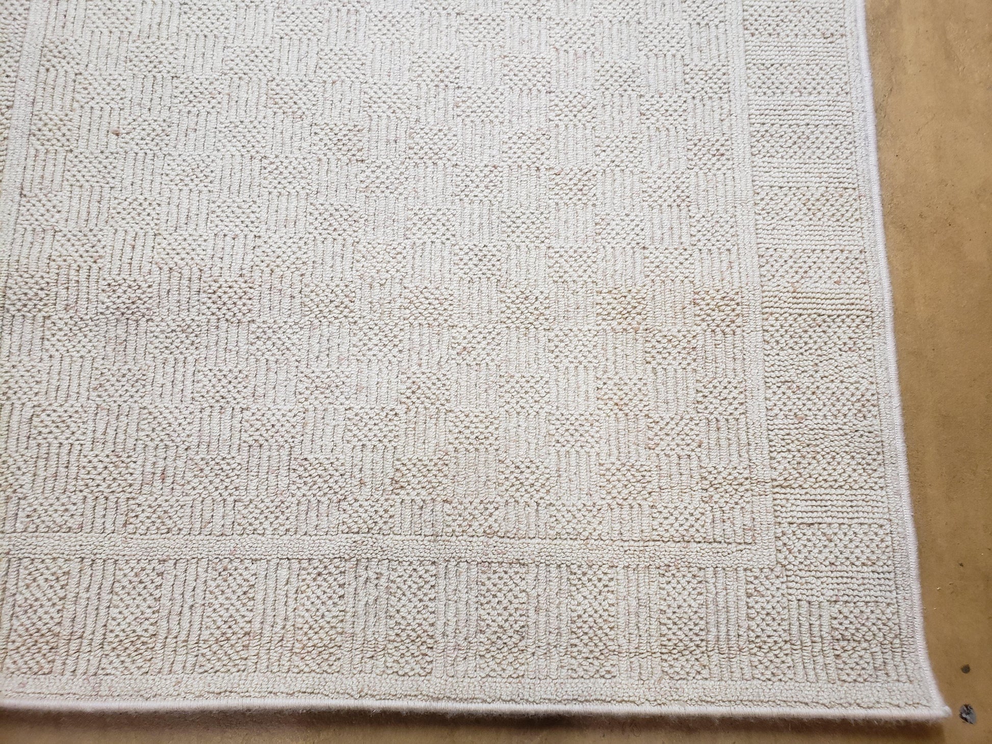 3x5 Karastan Rug Chaumiere Collection, Kara-Loc, Design #291/9866, Creme Color, Textured Squares II Patern, 3'6" x 5' 3" Carpet - Nuvé