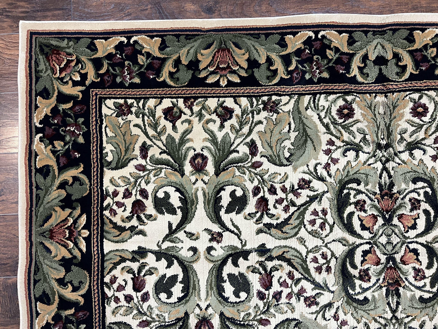 Oriental Rug 8x11, Floral Pattern, Ivory and Black - Nuvé