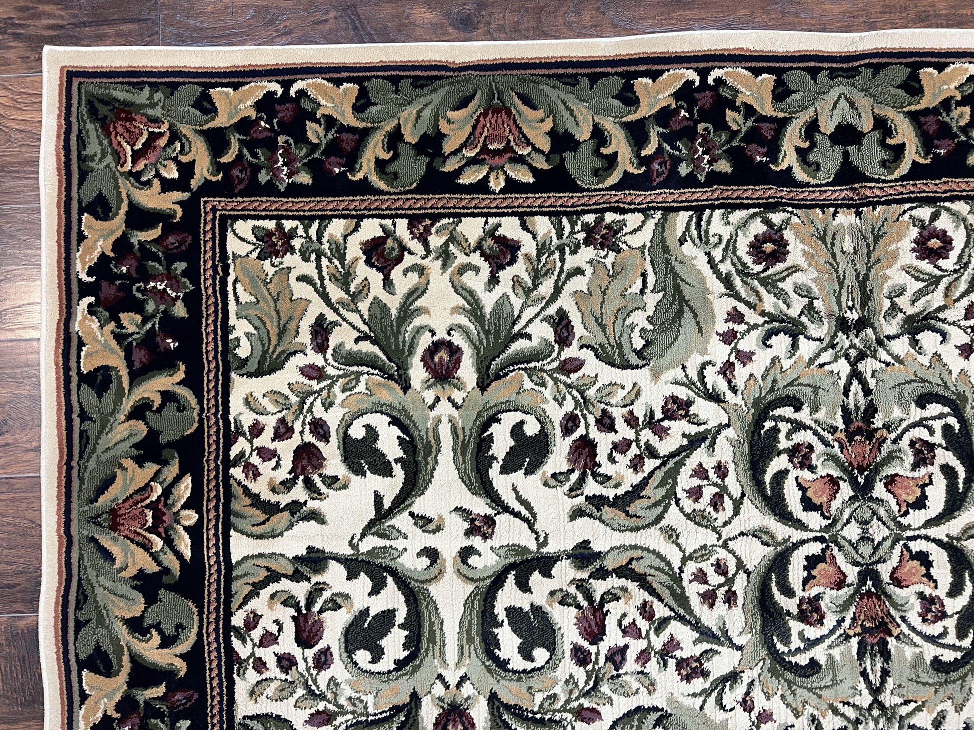 Oriental Rug 8x11, Floral Pattern, Ivory and Black - Nuvé