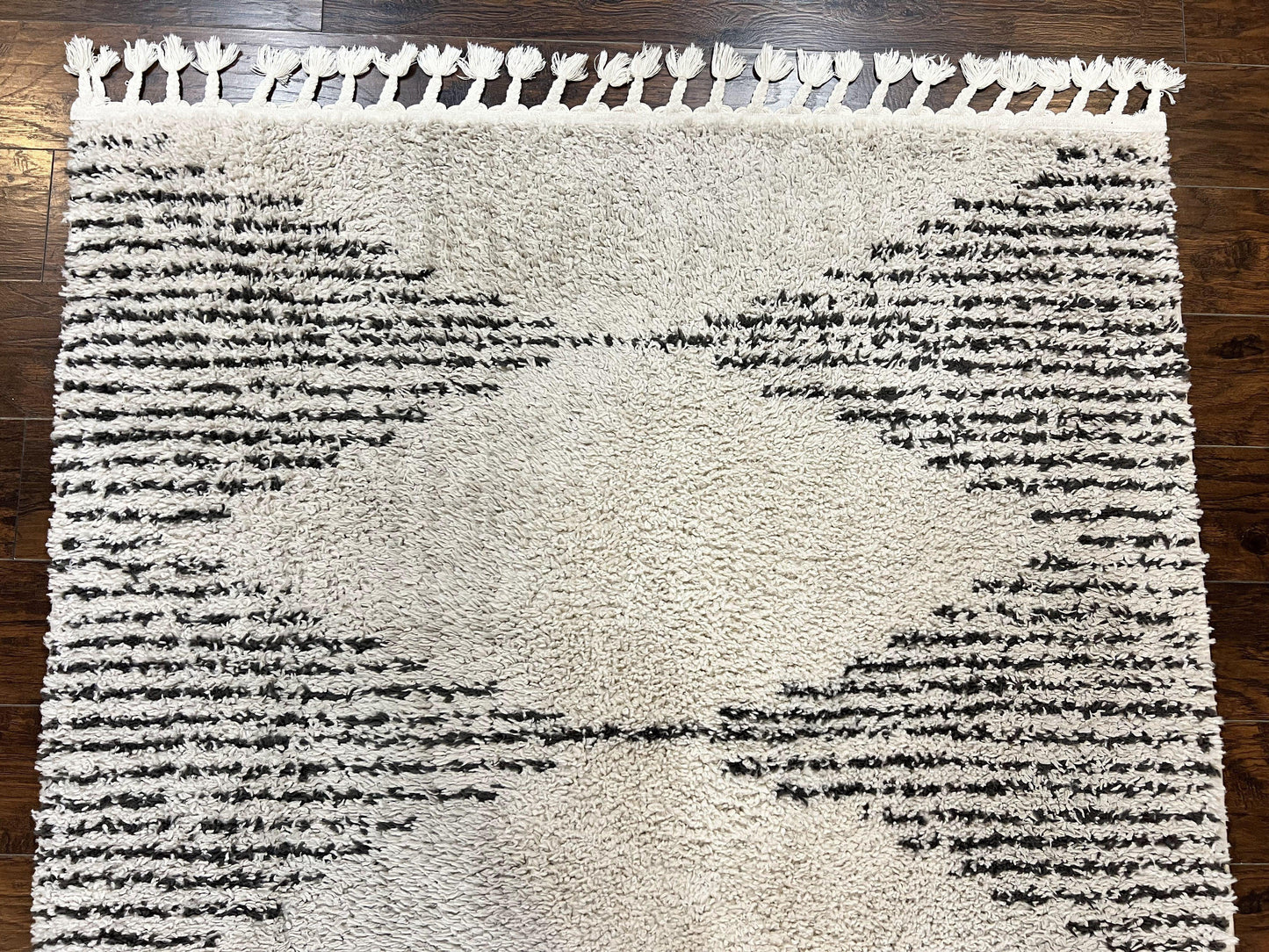 Shag Rug 5x8, Off White and Black Modern Contemporary Shag Area Rug, Moroccan Style Rug 5 x 8 ft, Medium Sized Rug, nuLoom Rug - Nuvé