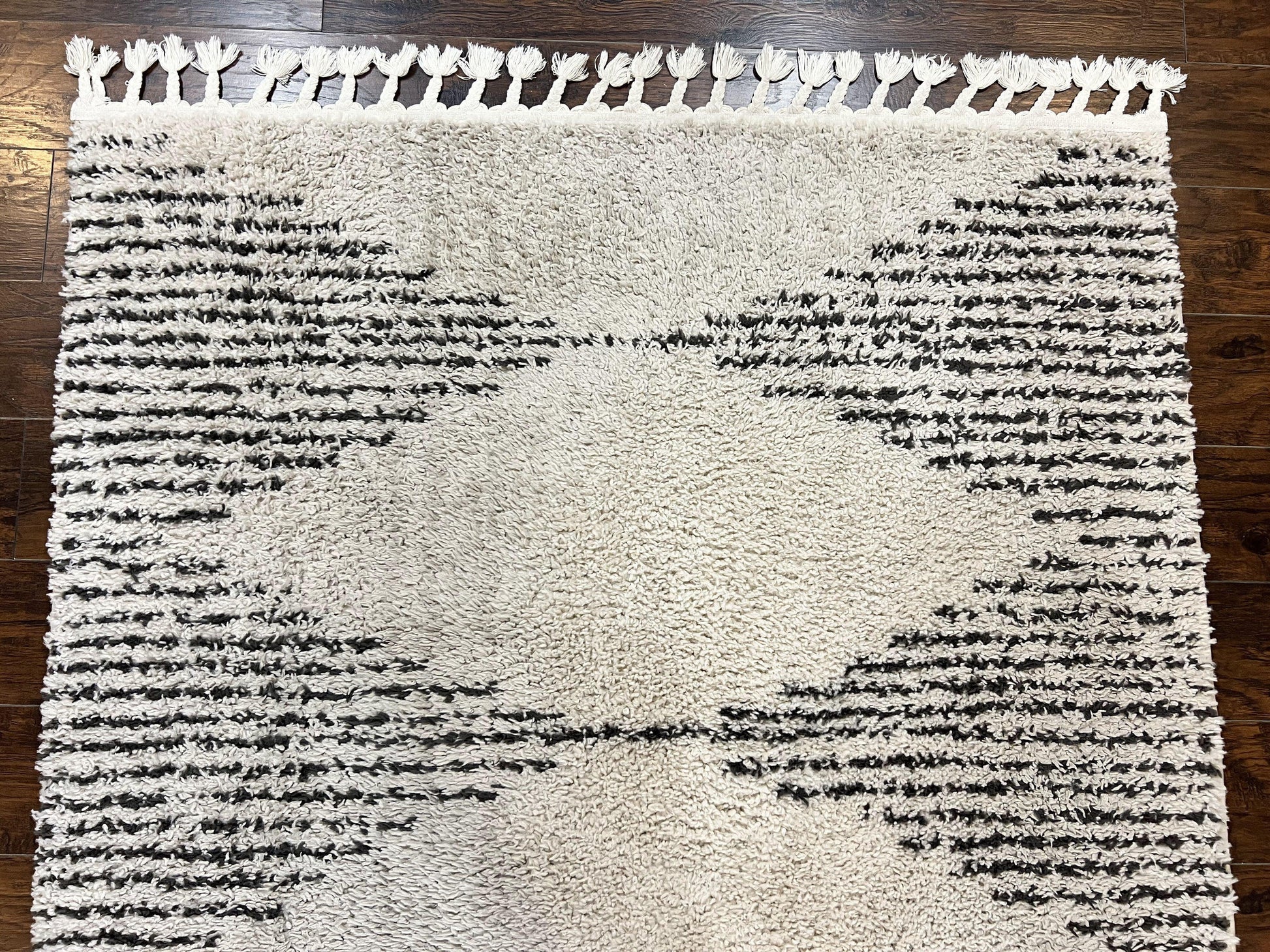 Shag Rug 5x8, Off White and Black Modern Contemporary Shag Area Rug, Moroccan Style Rug 5 x 8 ft, Medium Sized Rug, nuLoom Rug - Nuvé
