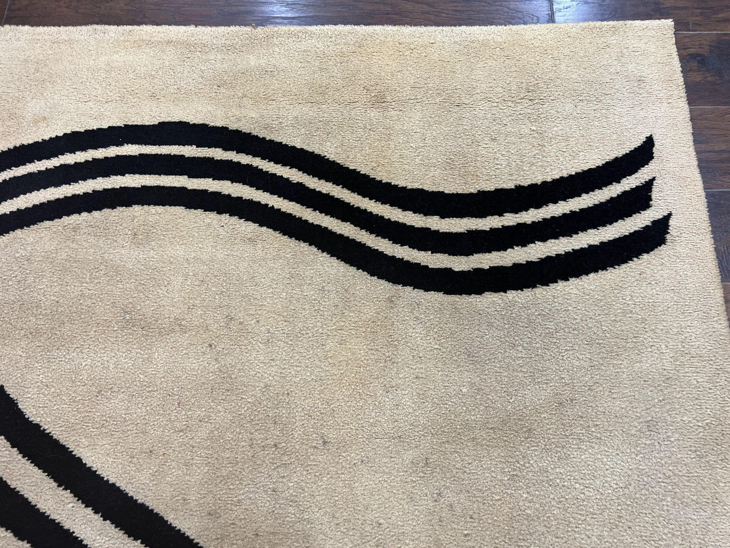 Modern Rug 6x9, Cream and Black, Abstract Pattern - Nuvé