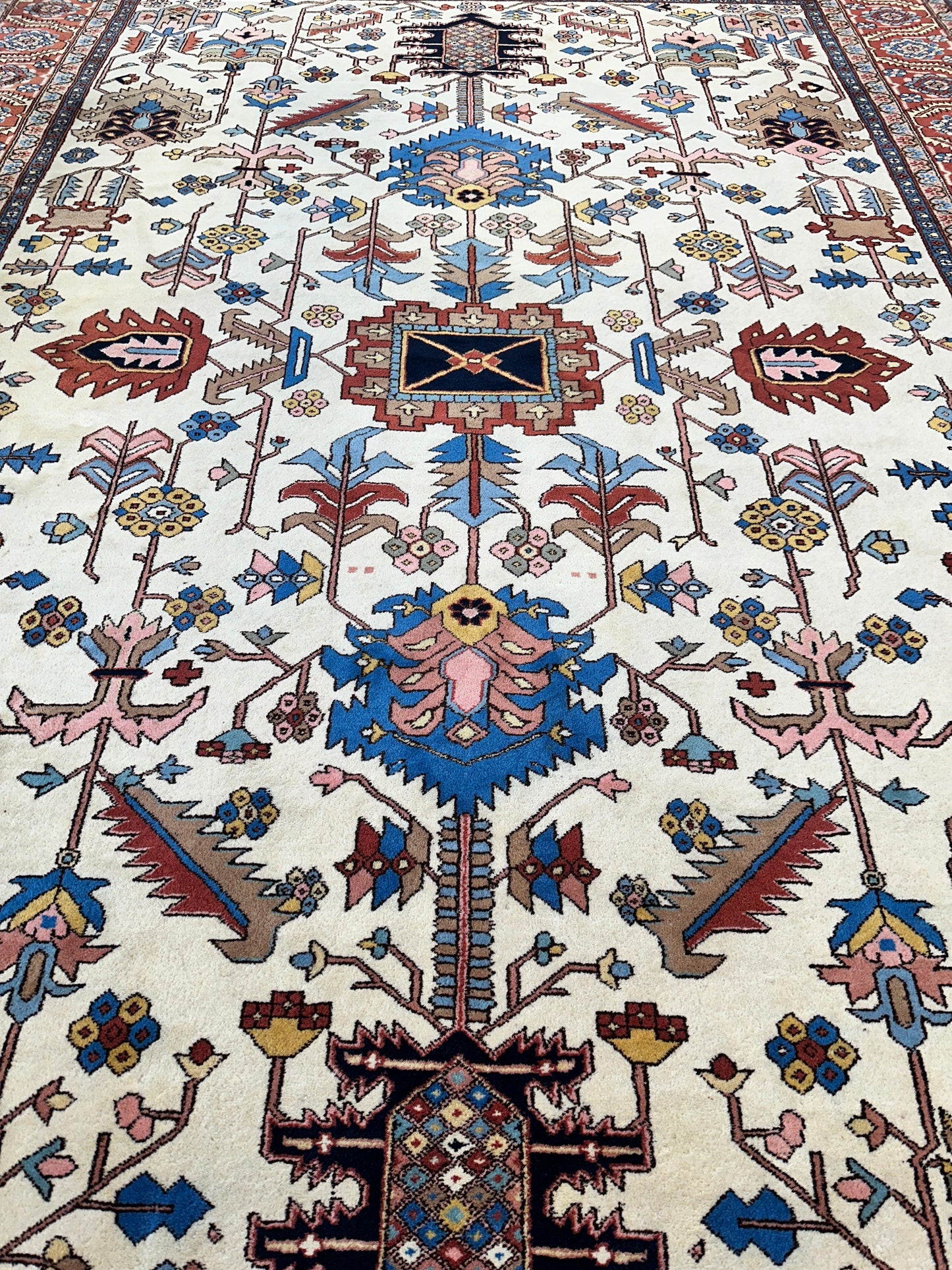 Hand-Knotted Vintage Afghani Serapi Wool Rug – 10'10" x 15'10" – Elegant Traditional Area Rug - Nuvé