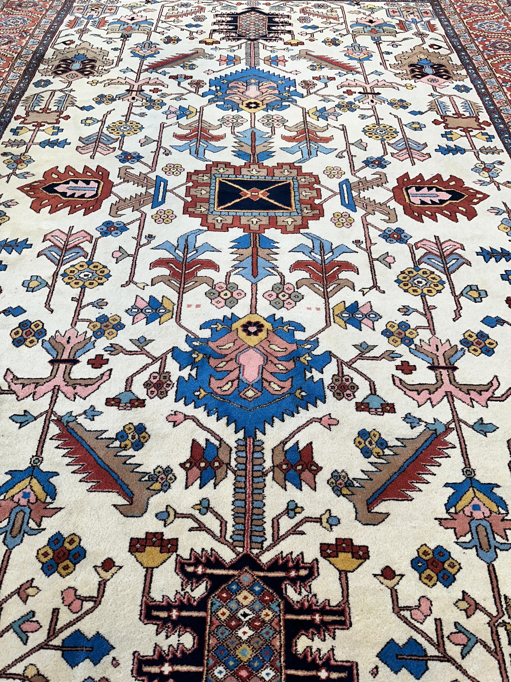 Hand-Knotted Vintage Afghani Serapi Wool Rug – 10'10" x 15'10" – Elegant Traditional Area Rug - Nuvé