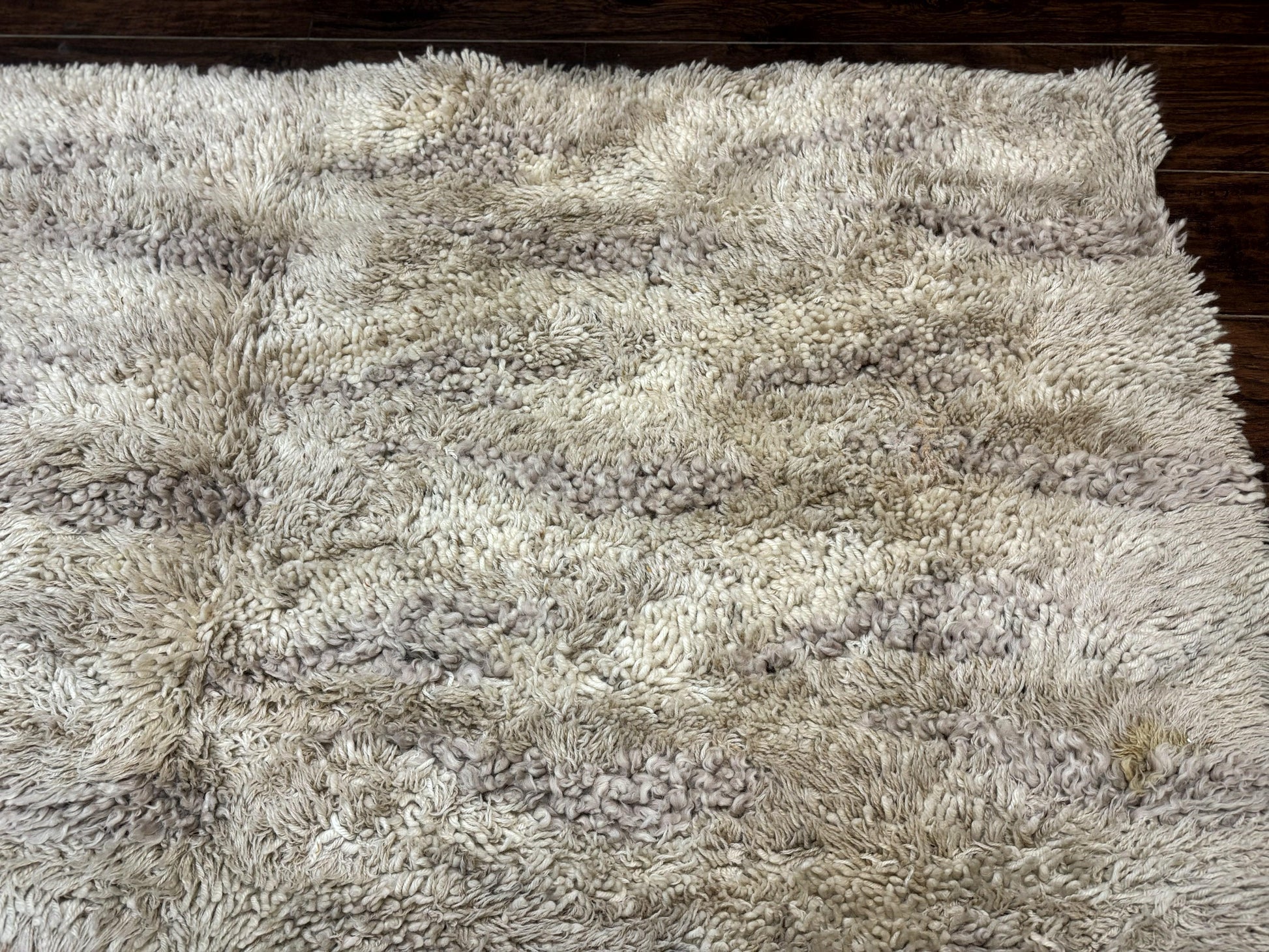 European Rya Shag Rug 6.6 x 9.7, Beige, Fluffy Vintage Area Rug - Nuvé