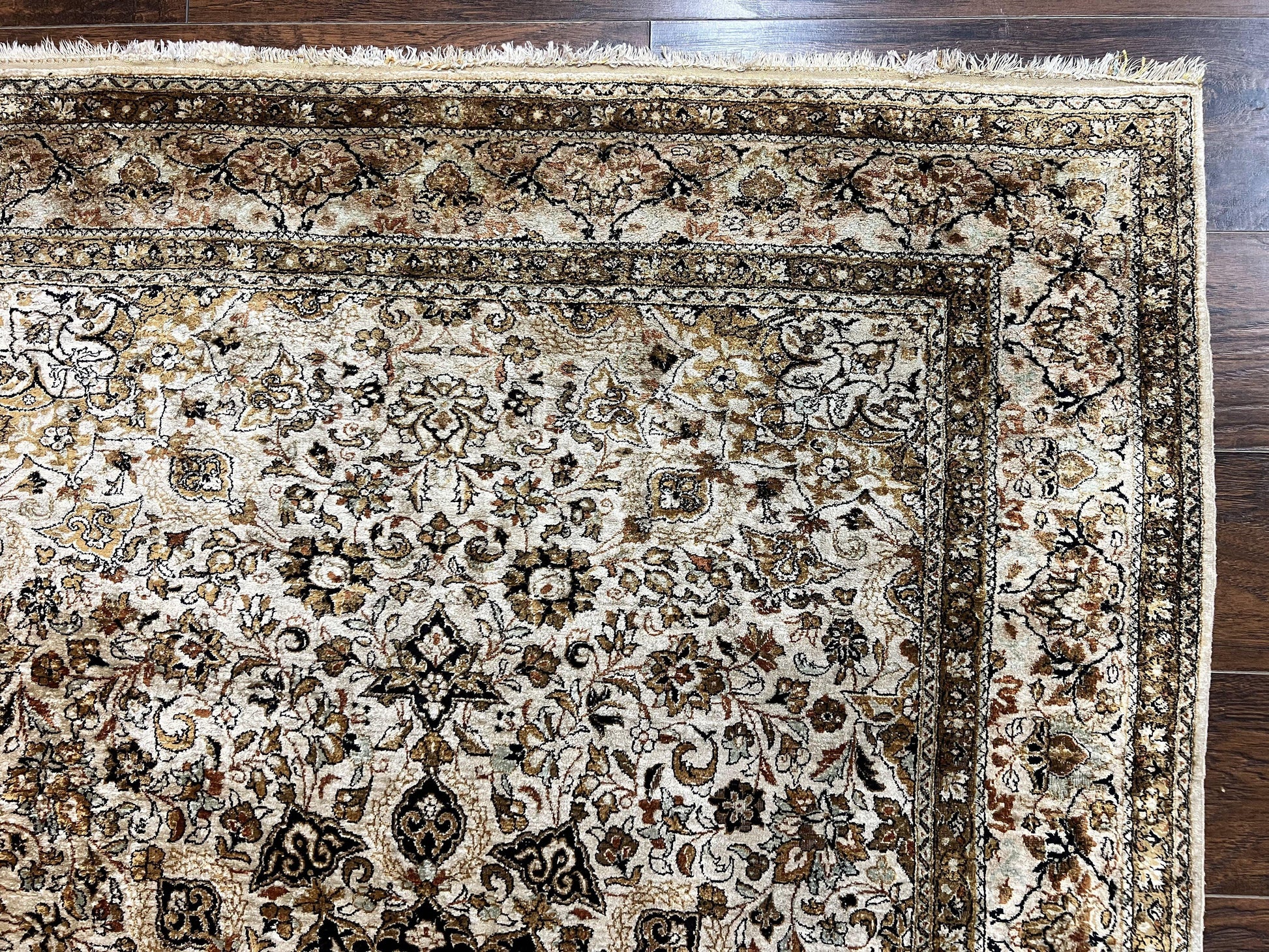 Persian Qum Silk Rug, Floral Medallion, Very Fine 60 Raj 475 KPSI, Handmade Hand Knotted Oriental Carpet, Silk on Silk - Nuvé