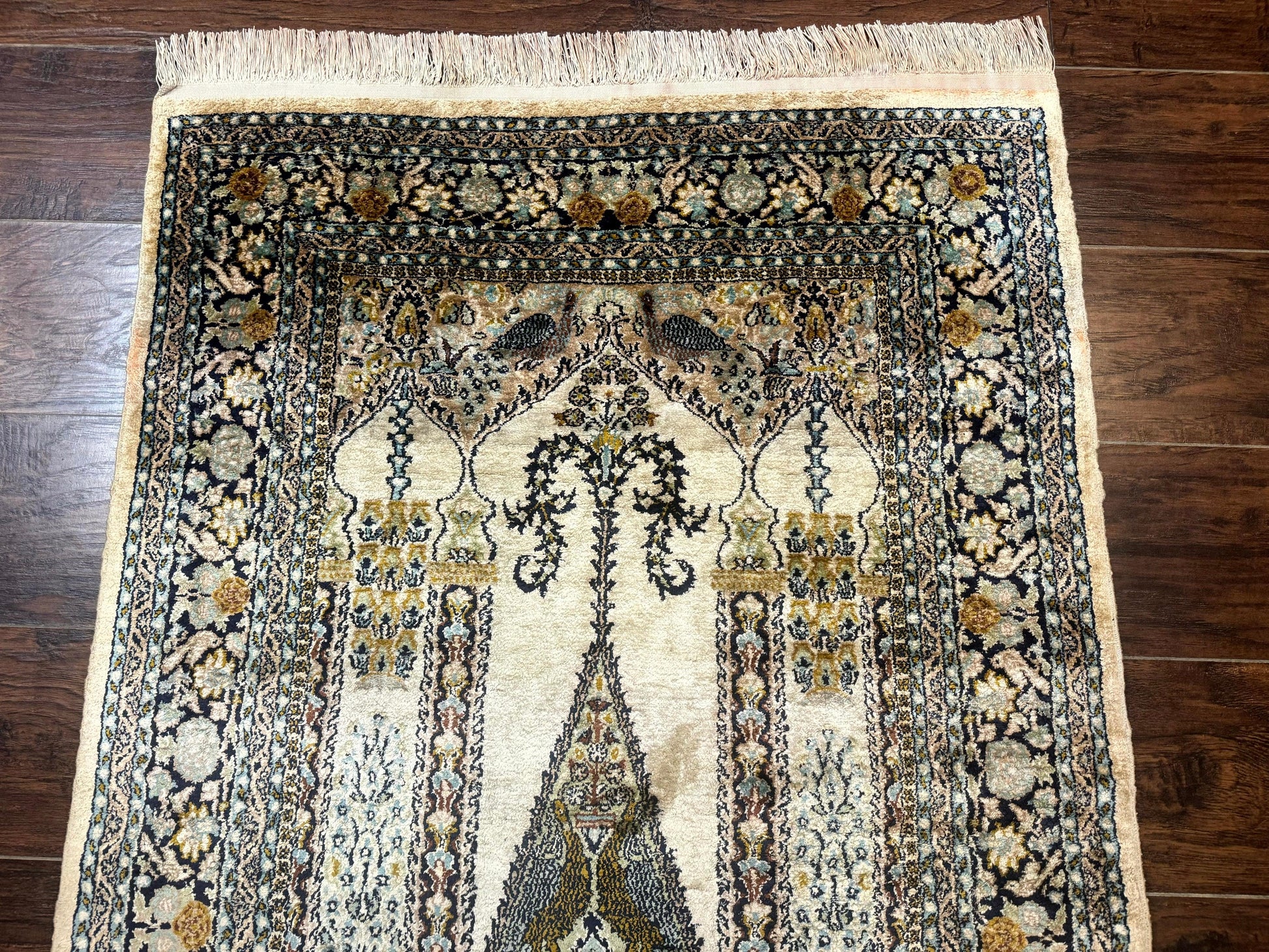 Silk Indian Kashmiri Rug 3x4, Very Fine 400 KPSI, Silk Prayer Rug, Handmade - Nuvé