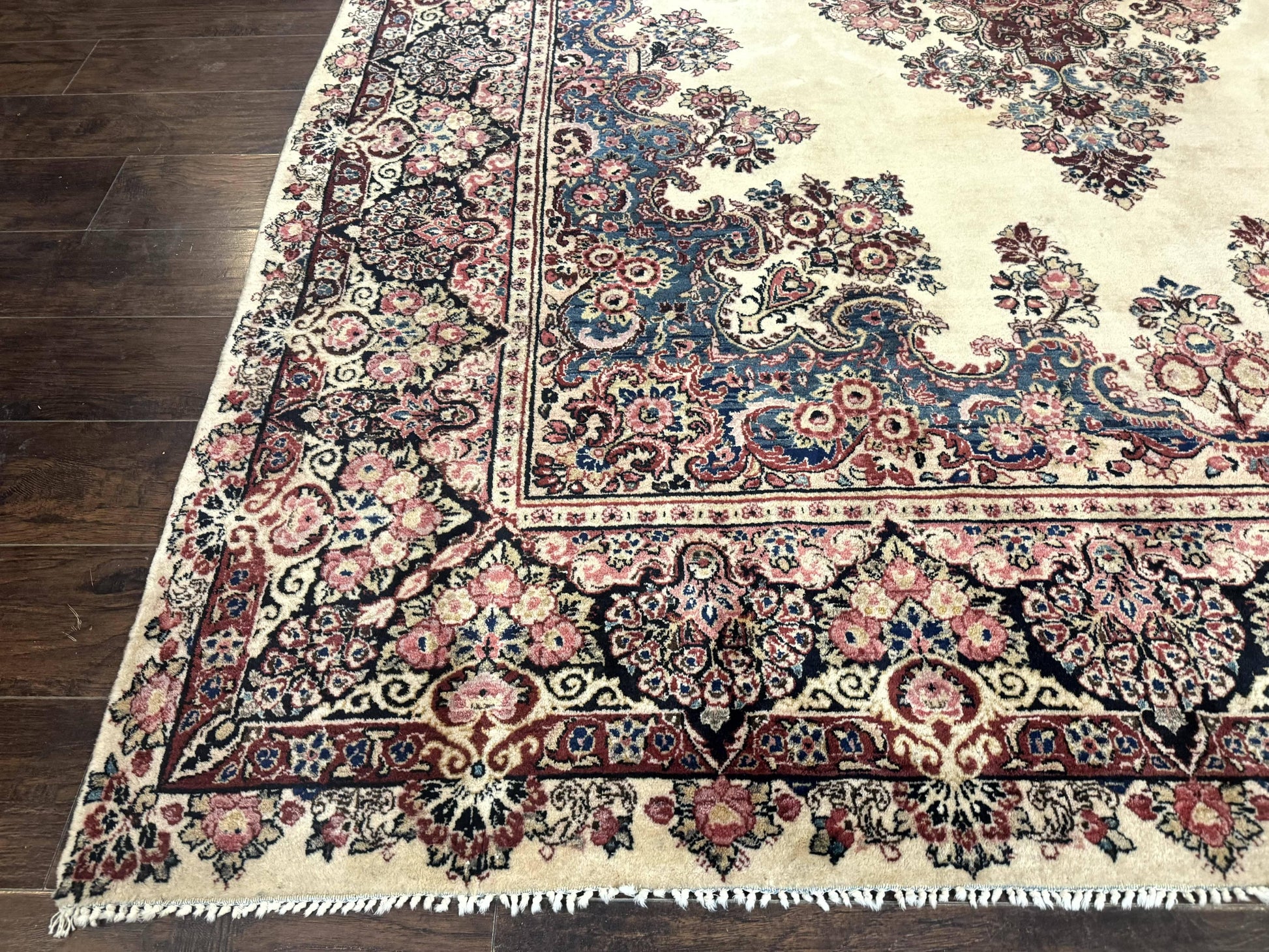 Persian Sarouk Rug 9x12, Ivory & Blue, Semi Open Field - Nuvé