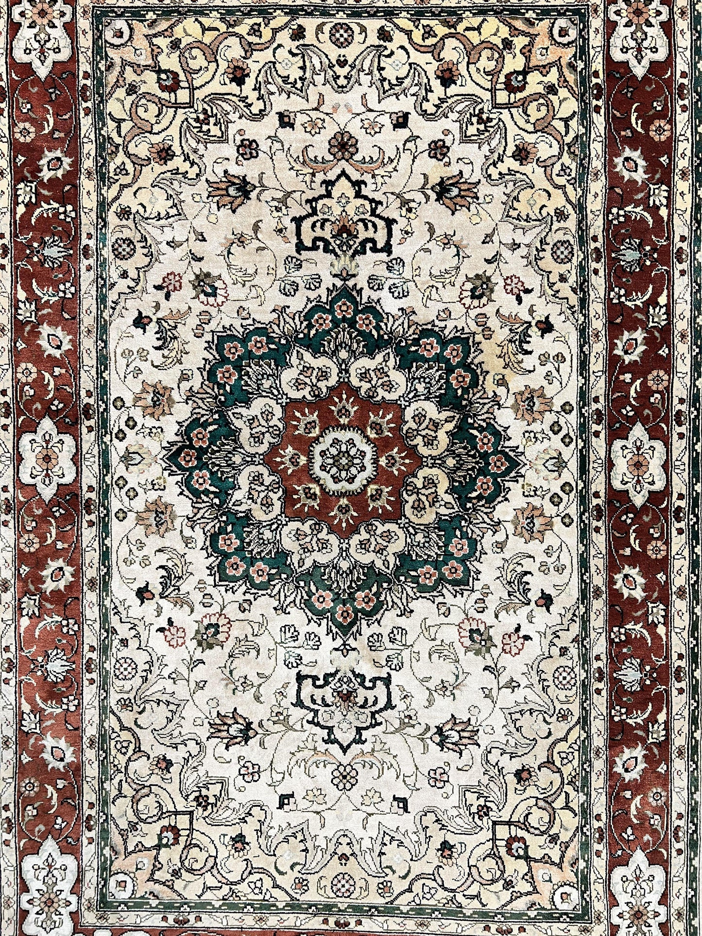Silk Turkish Kayseri Rug 2.7 x 4, Floral Medallion, Fine Oriental Carpet, Small Vintage Rug, Silk Pile on Silk Foundation, Hand Knotted - Nuvé