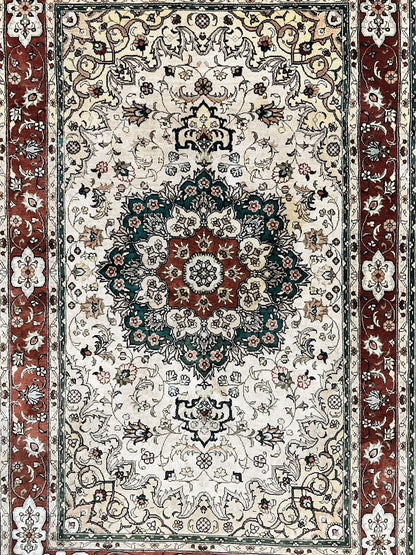 Silk Turkish Kayseri Rug 2.7 x 4, Floral Medallion, Fine Oriental Carpet, Small Vintage Rug, Silk Pile on Silk Foundation, Hand Knotted - Nuvé