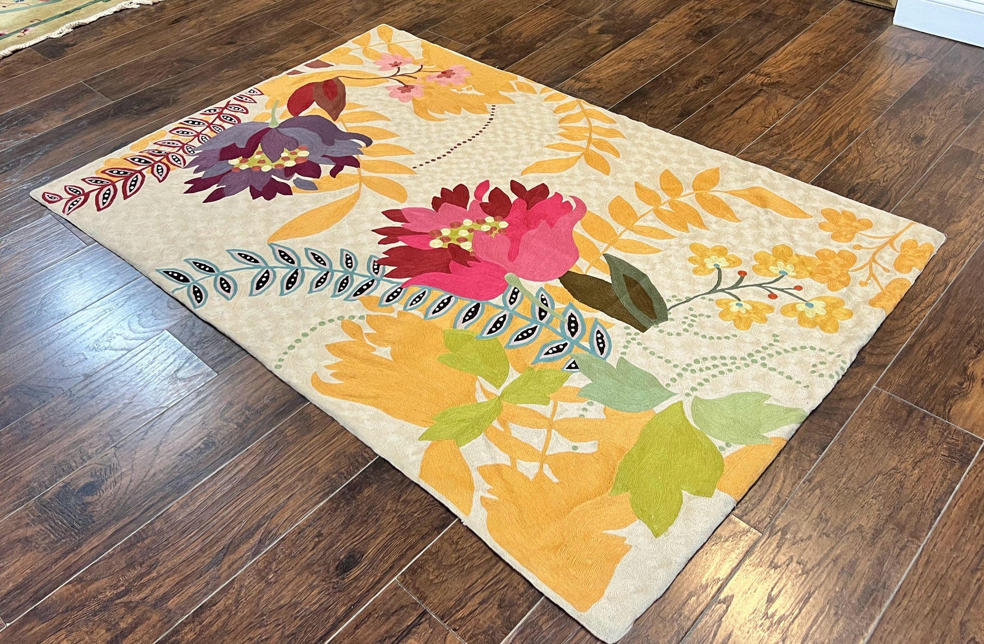 Indian Hand Stitched Rug 4x6, Floral, Silk, Large Floral Design - Nuvé