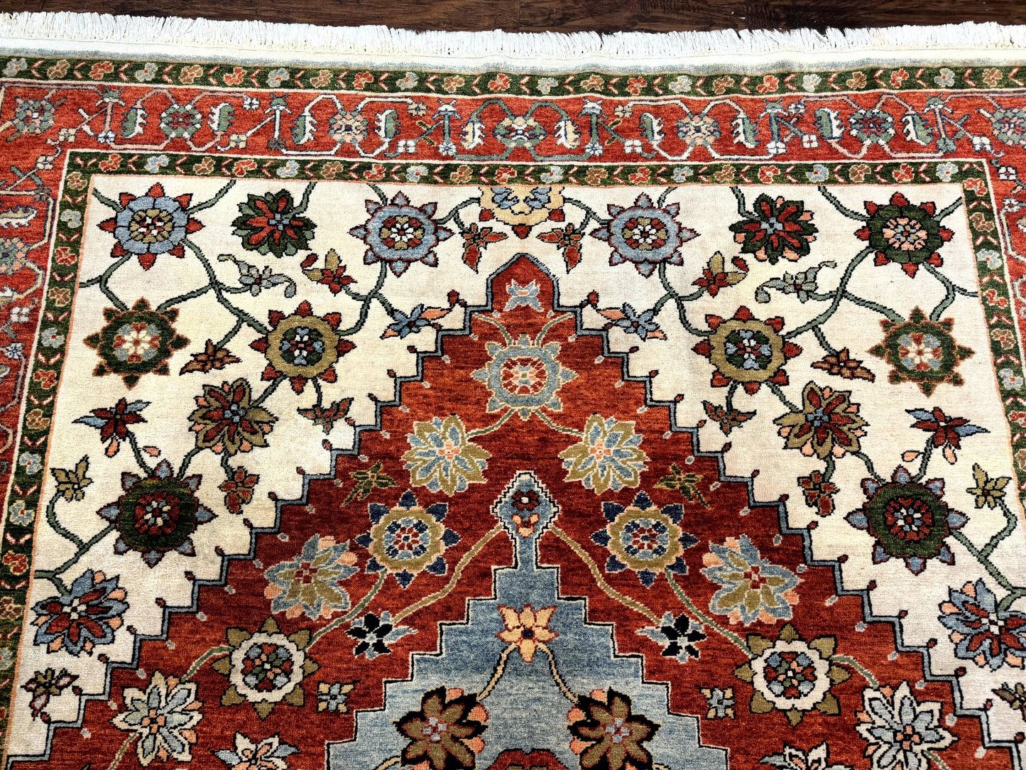 Indo Persian Heriz Rug 7x9, Geometric Pattern, Cream & Light Red, Handmade Vintage Wool Carpet - Nuvé