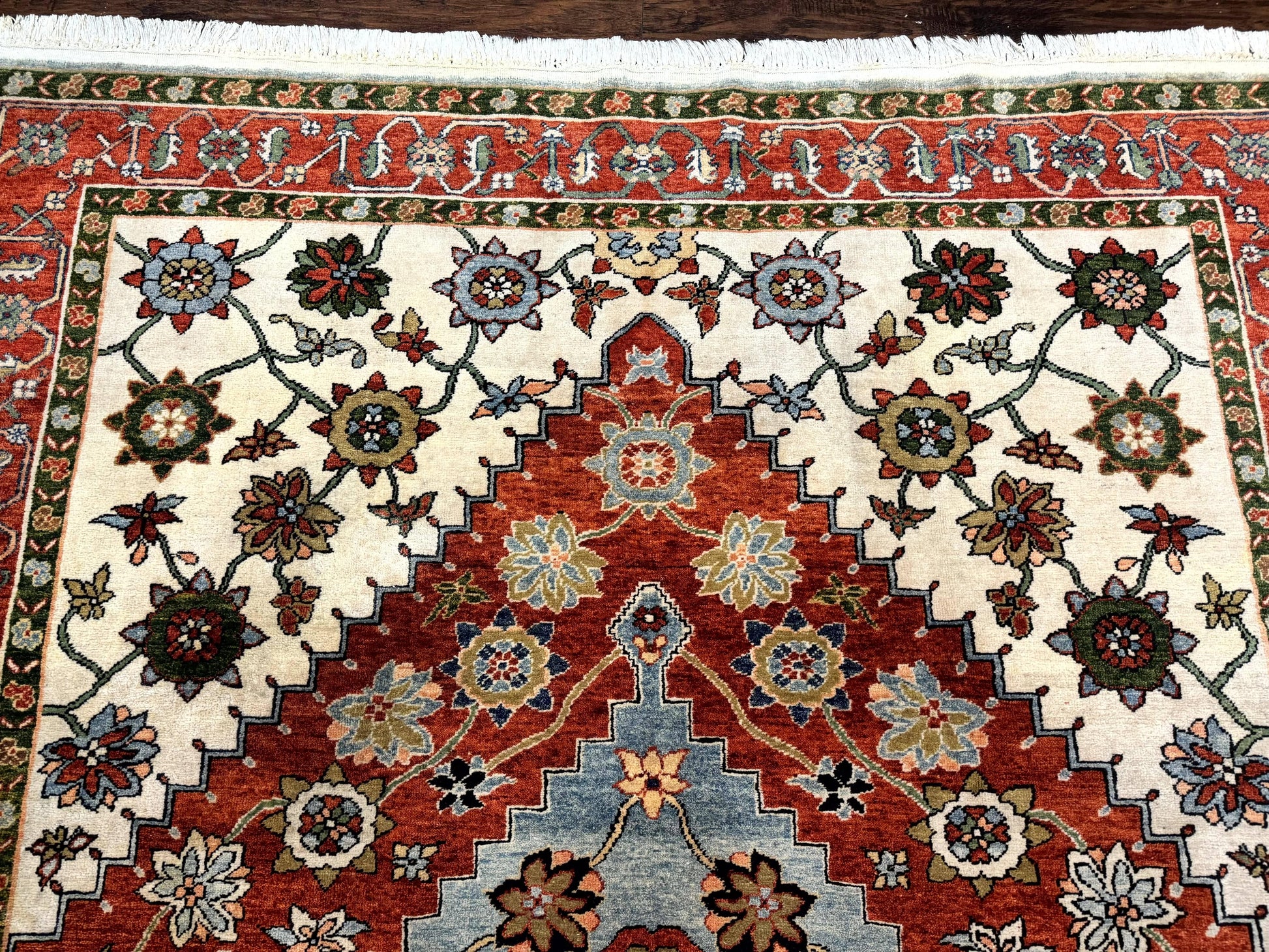 Indo Persian Heriz Rug 7x9, Geometric Pattern, Cream & Light Red, Handmade Vintage Wool Carpet - Nuvé