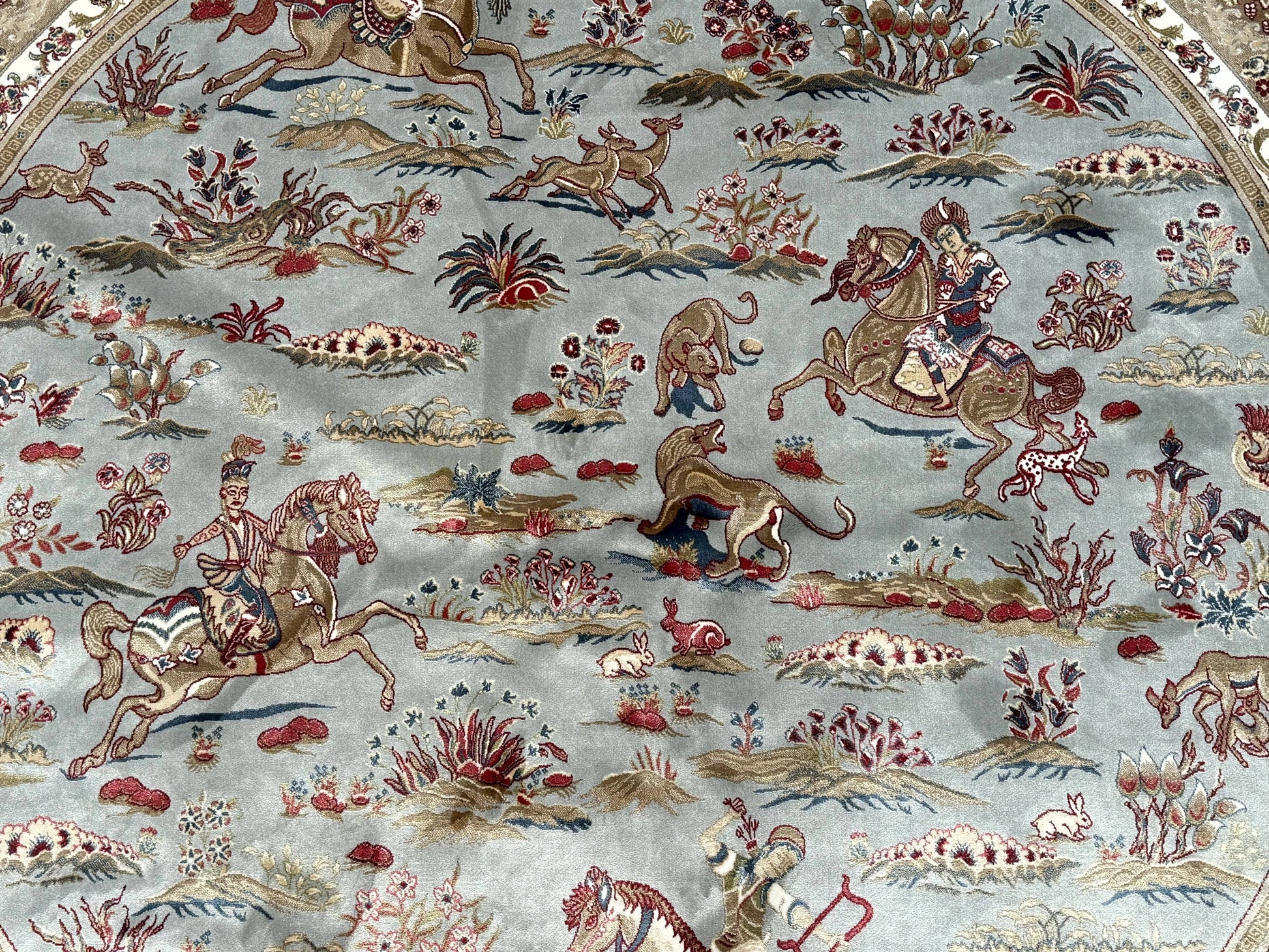 Round Silk Rug 6x6, Hunting Design, Bamboo Silk, Animal Pictorials - Nuvé