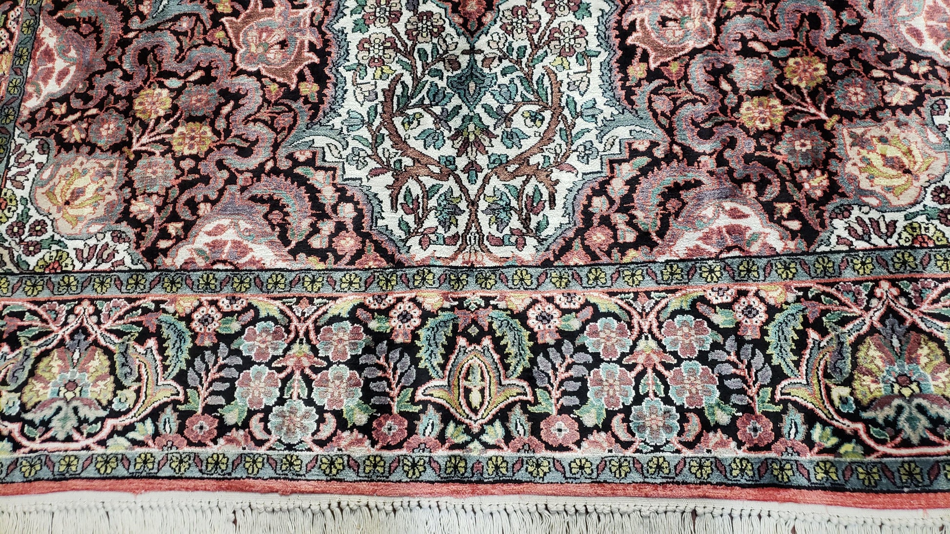 Indian Kashmiri Silk Rug 6x10, Ivory, Floral Medallion - Nuvé