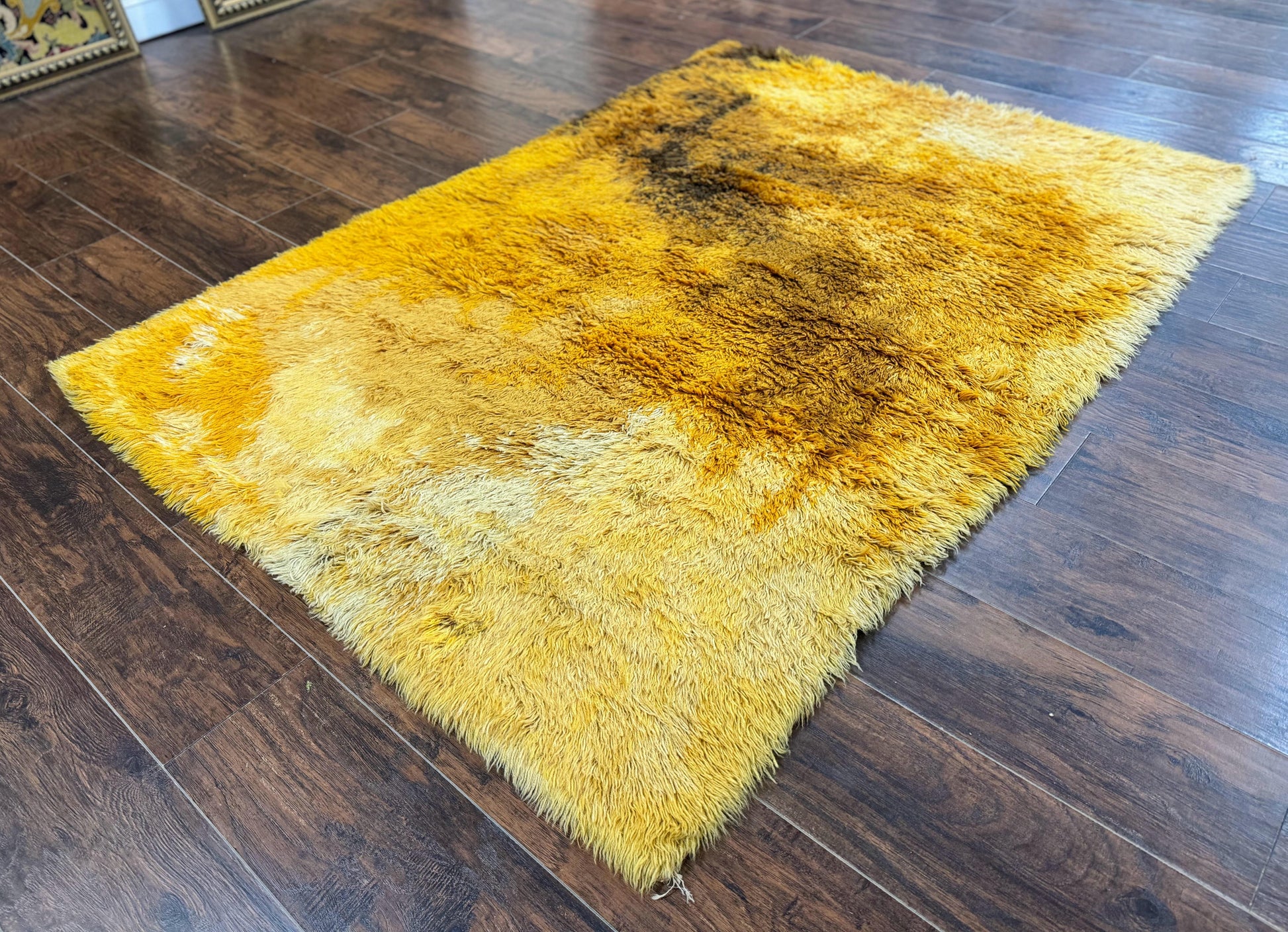 Rya Shag Rug 4.6 x 6, Shades of Yellow, Mid Century Vintage Carpet - Nuvé