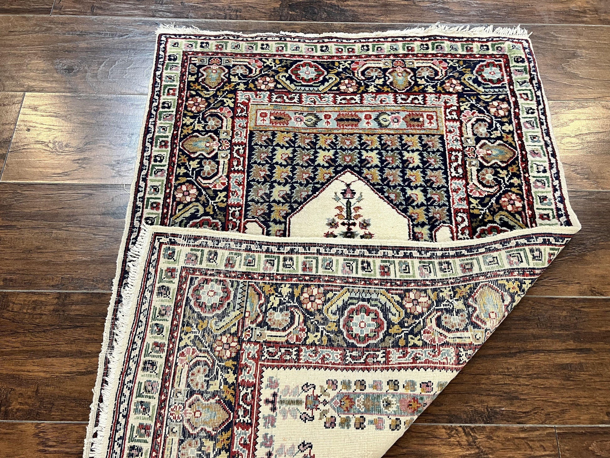 Turkish Prayer Rug 2.5 x 4, Vintage Wool Hand Knotted Carpet, Ivory - Nuvé