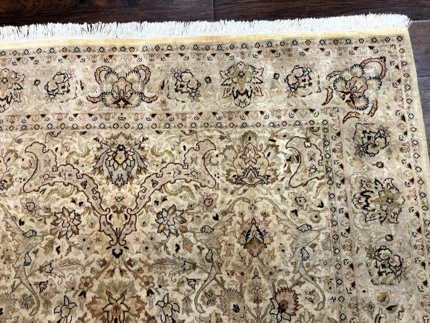 Pak Persian Rug 6x9, Vintage Handmade Wool Carpet, Floral, Beige - Nuvé