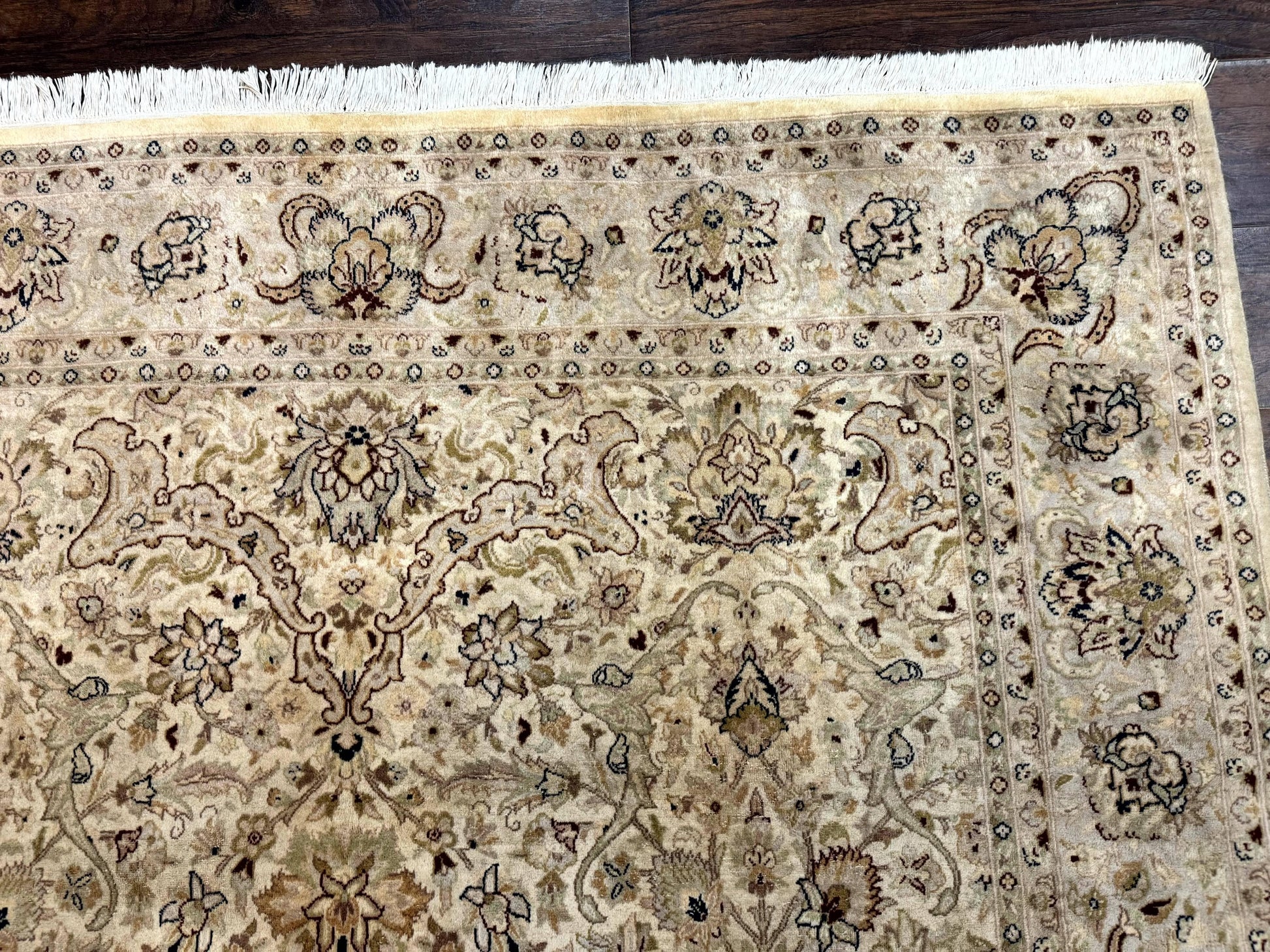 Pak Persian Rug 6x9, Vintage Handmade Wool Carpet, Floral, Beige - Nuvé