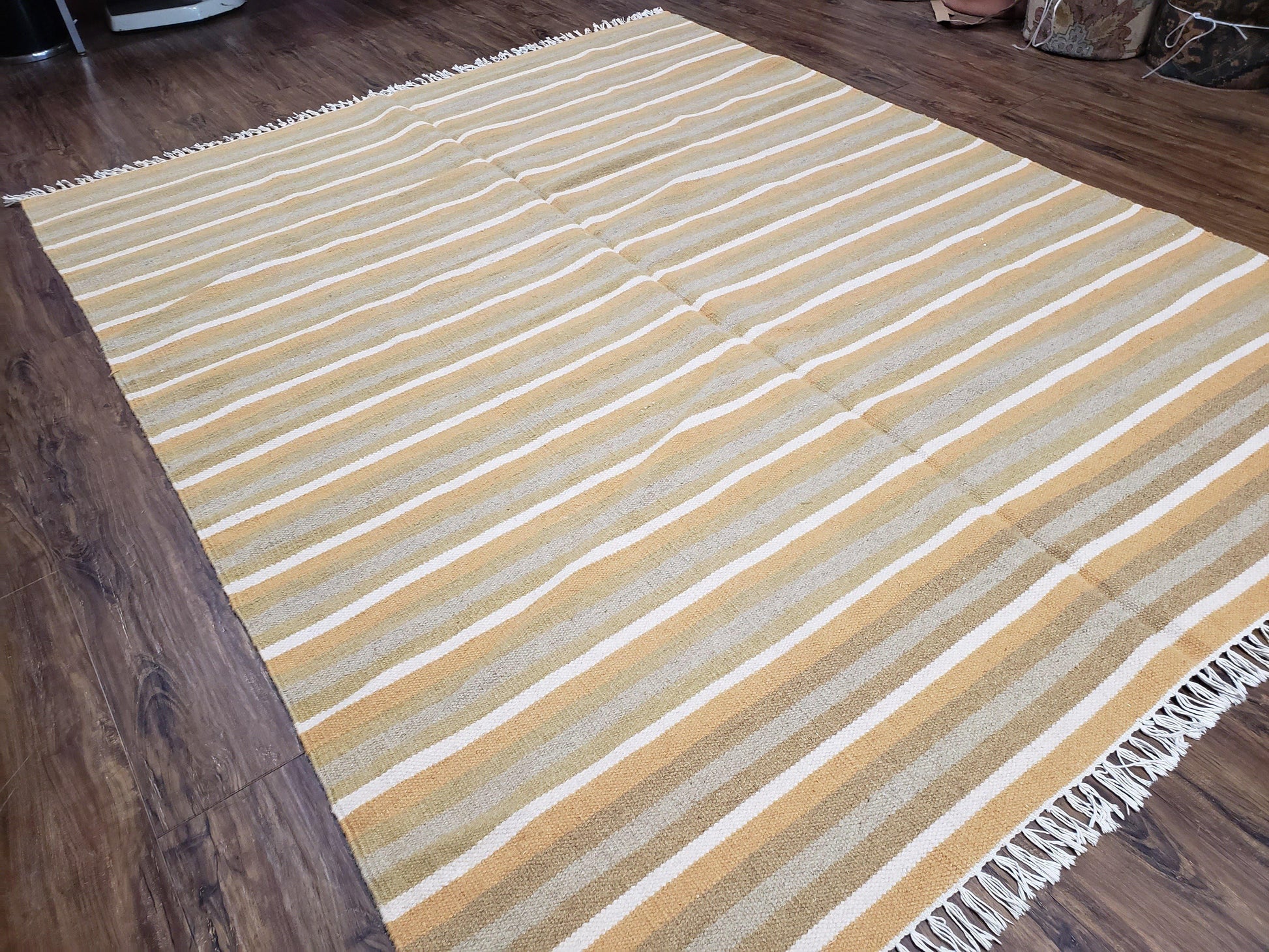 New Indian Kilim Area Rug, 6x8 - 7x8 South American Style Blanket, Striped Indian Wool Hand-Woven Flat Weave 6x9 Bedroom Rug, Ivory Ochre - Nuvé
