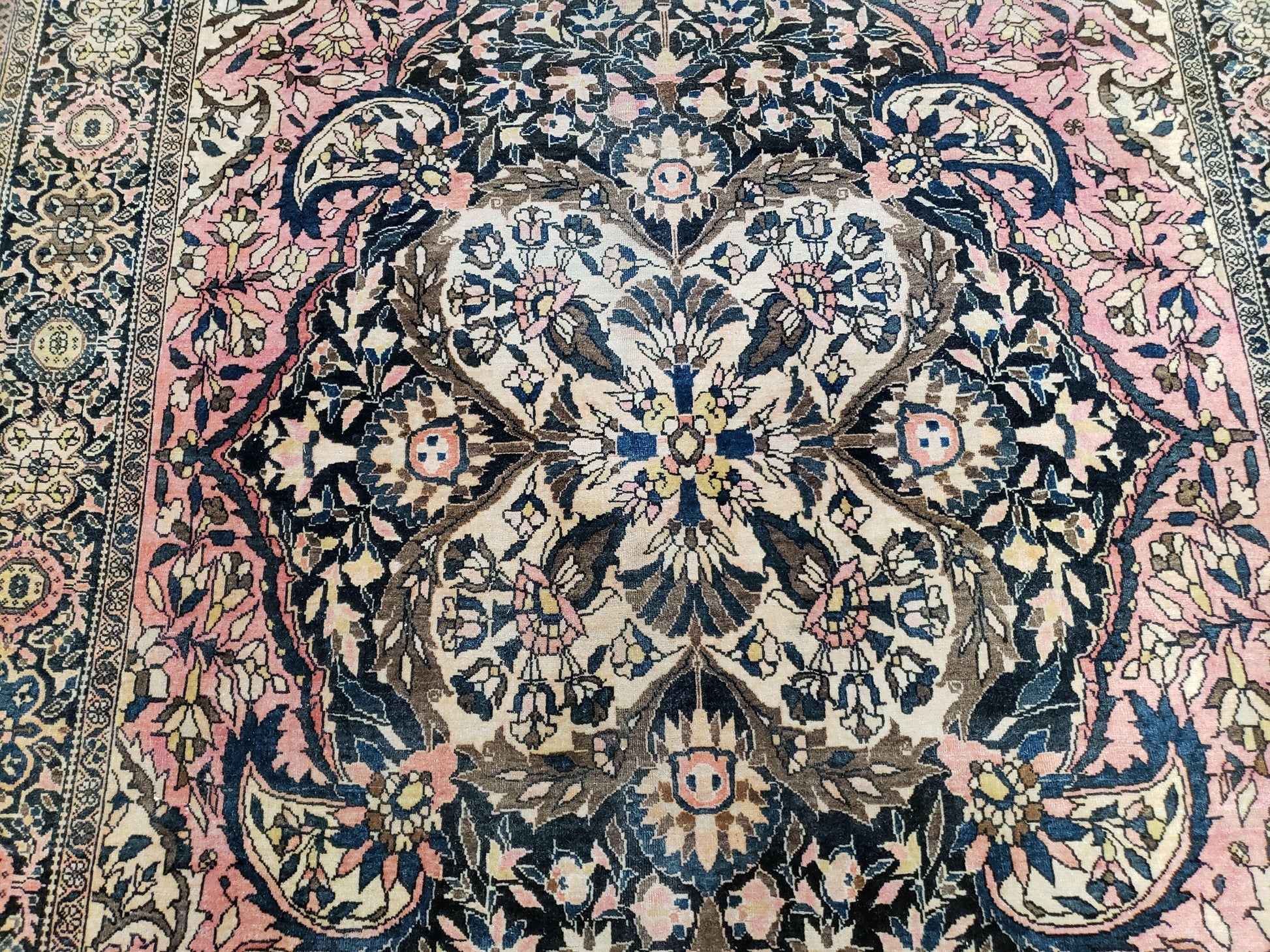 Antique Persian Farahan Rug, 4'1" x 6' 5" - Nuvé