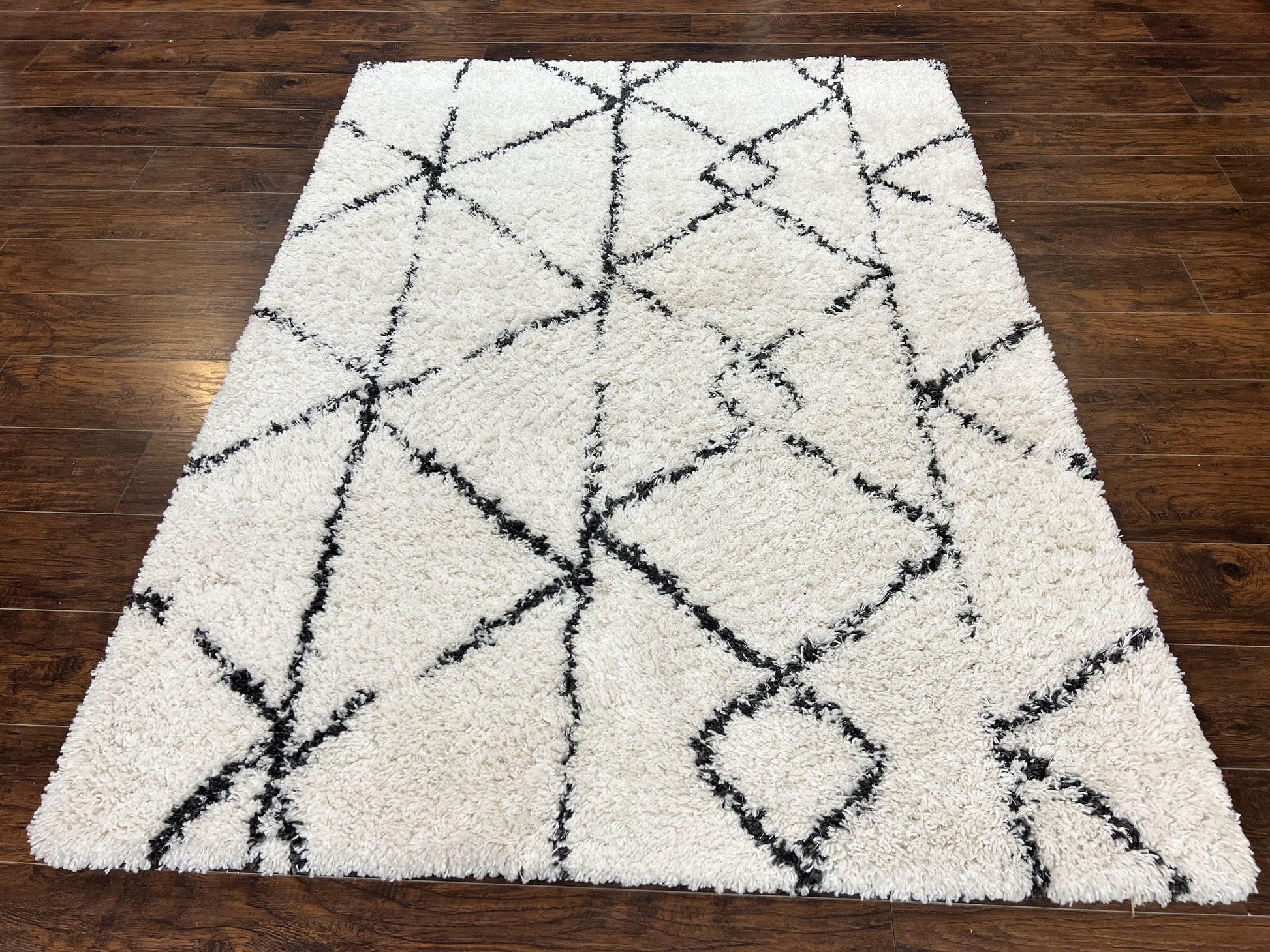 Modern Shag Rug 5x7, Ivory and Black Area Rug 5 x 7 ft - Nuvé