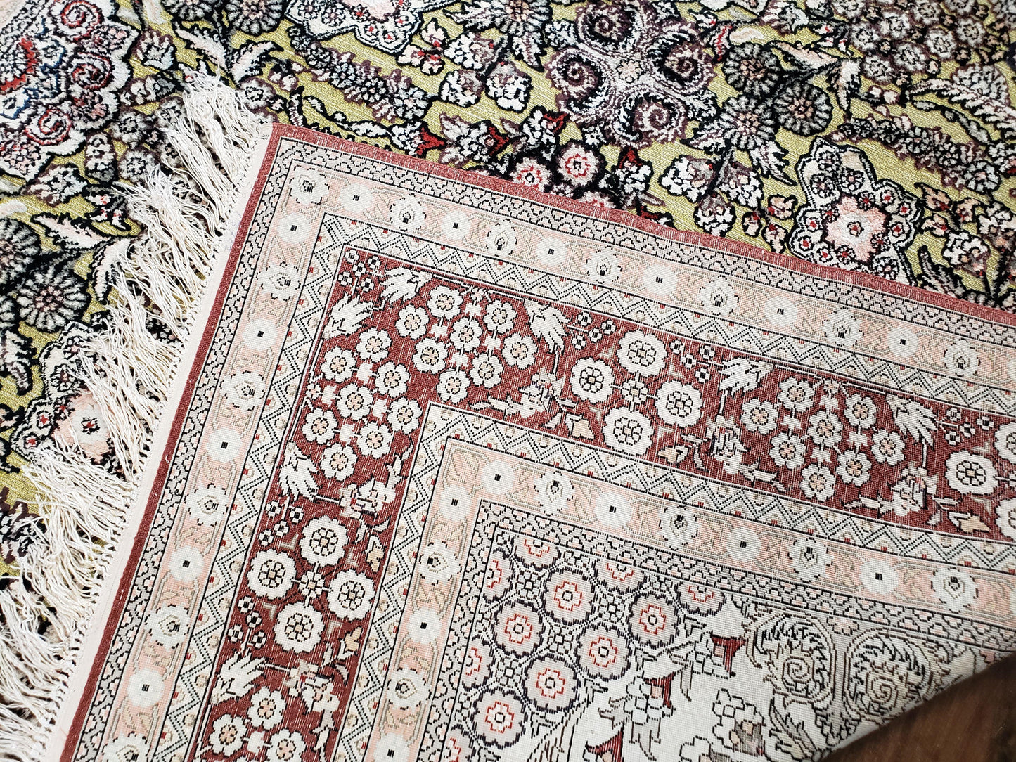 5x8 Indian Kashmiri Silk Rug with Gold Threads - Nuvé