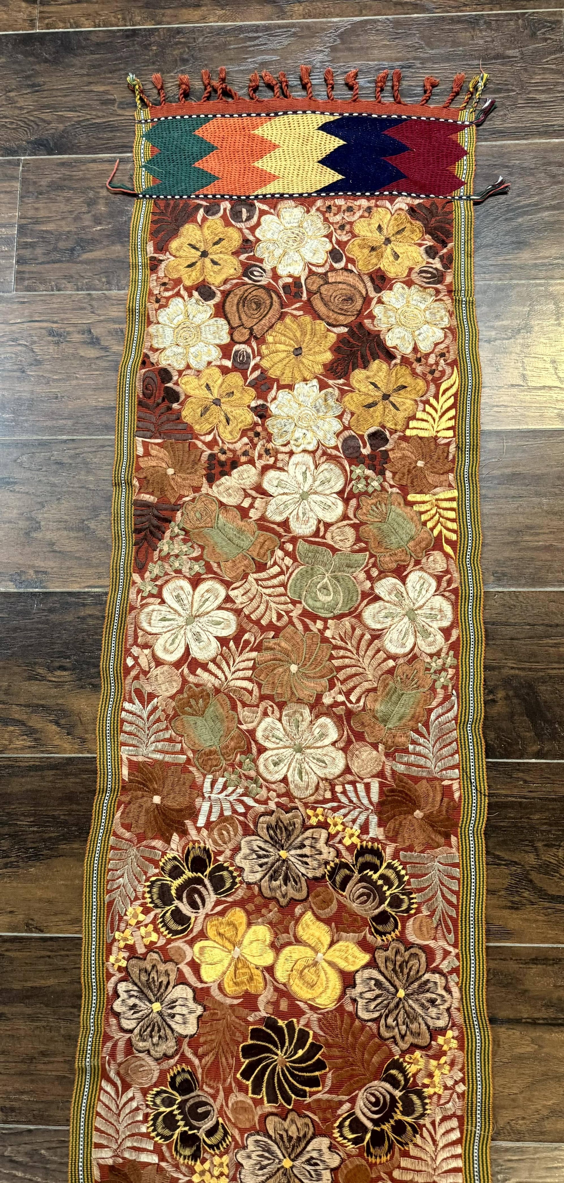 Vintage Table Runner 1.5 x 7.5, Floral - Nuvé