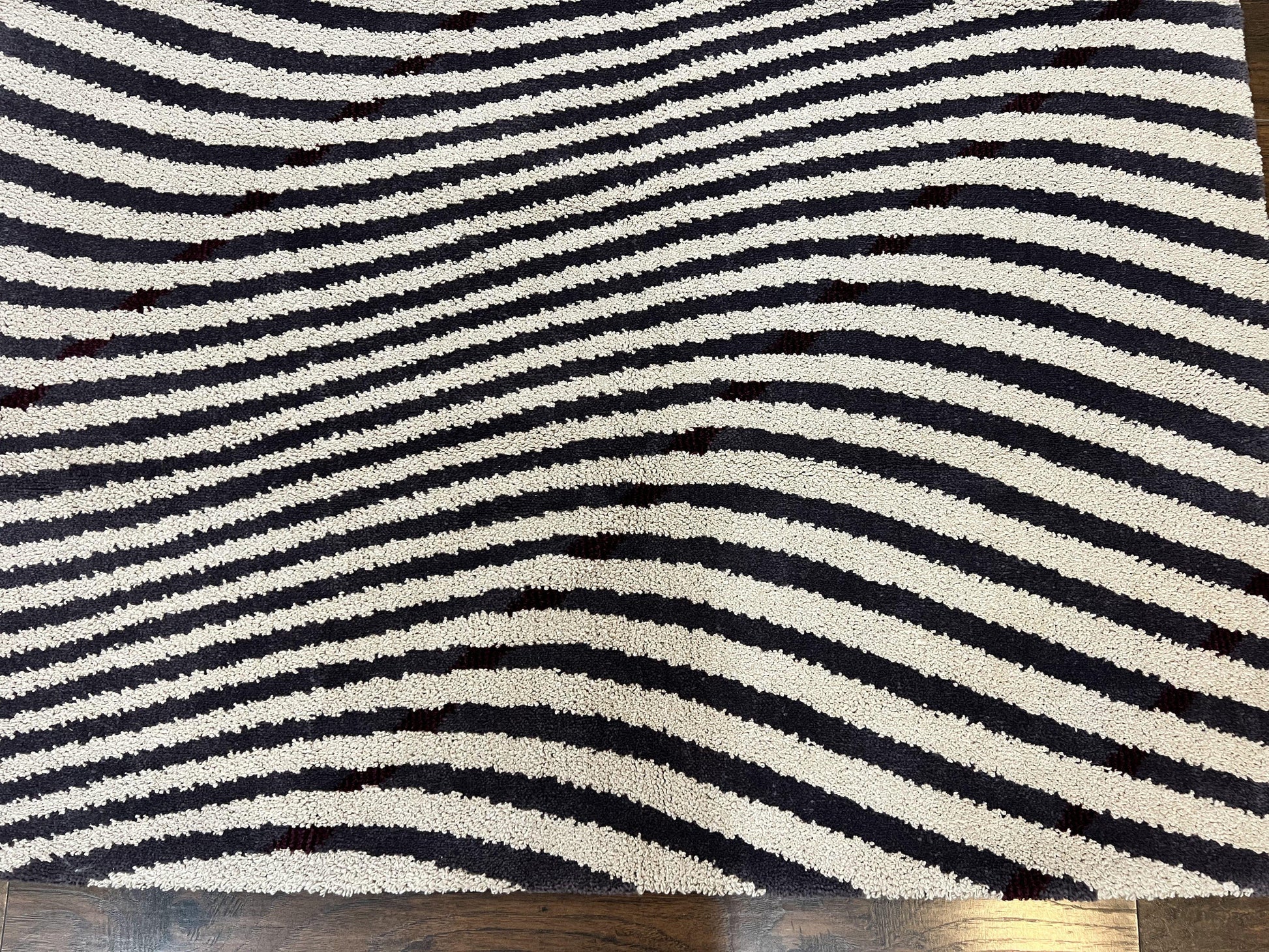 Vintage Zebra Stripes Shag Rug 5.7 x 7.4, Black and White, Retro, Wool - Nuvé