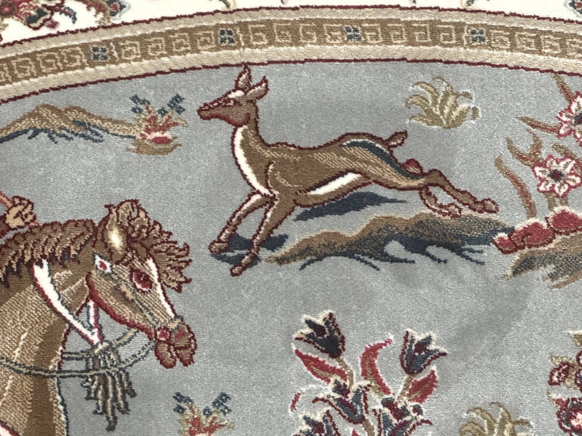 Round Silk Rug 6x6, Hunting Design, Bamboo Silk, Animal Pictorials - Nuvé