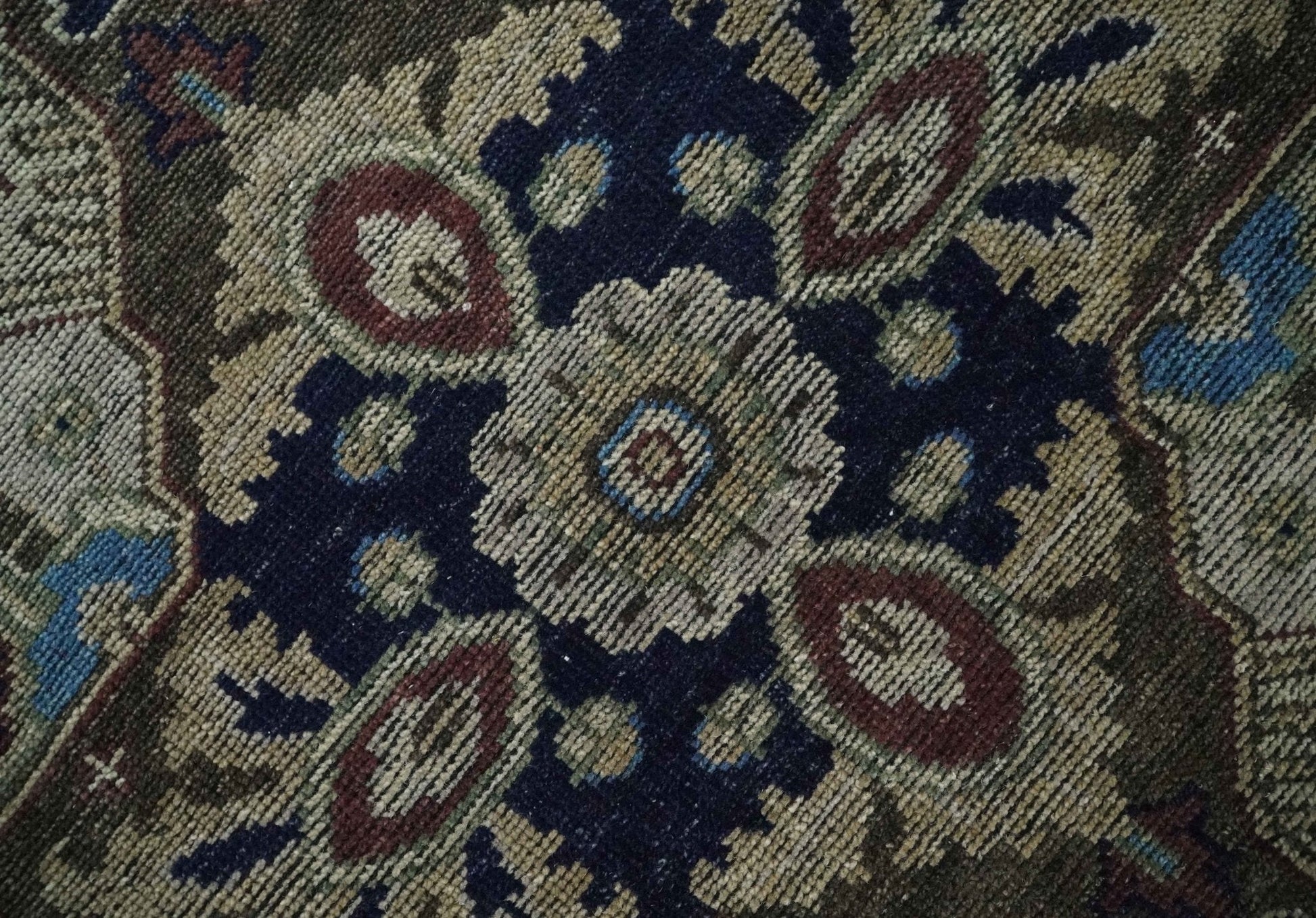 8x10 Antique look Brown, Beige and Blue Traditional Medallion wool Area Rug - Nuvé
