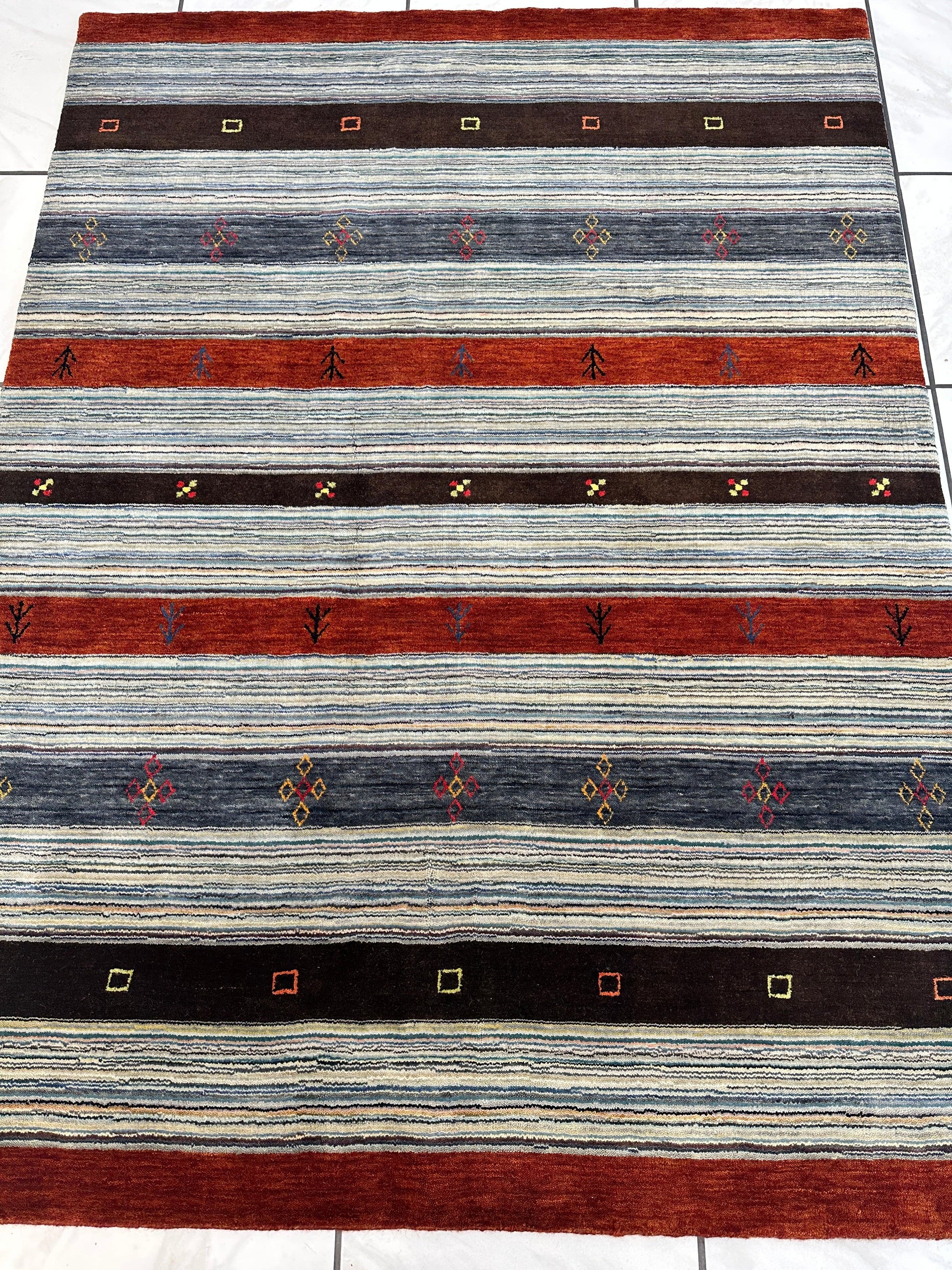 Hand-Knotted Indo-Gabbeh Wool & Bamboo Rug – 5'2" x 7' – Durable Striped Design - Nuvé